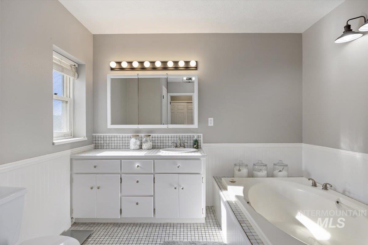 899 E 500 S, Declo, Idaho 83323, 6 Bedrooms, 3.5 Bathrooms, Residential For Sale, Price $749,000,MLS 98973632