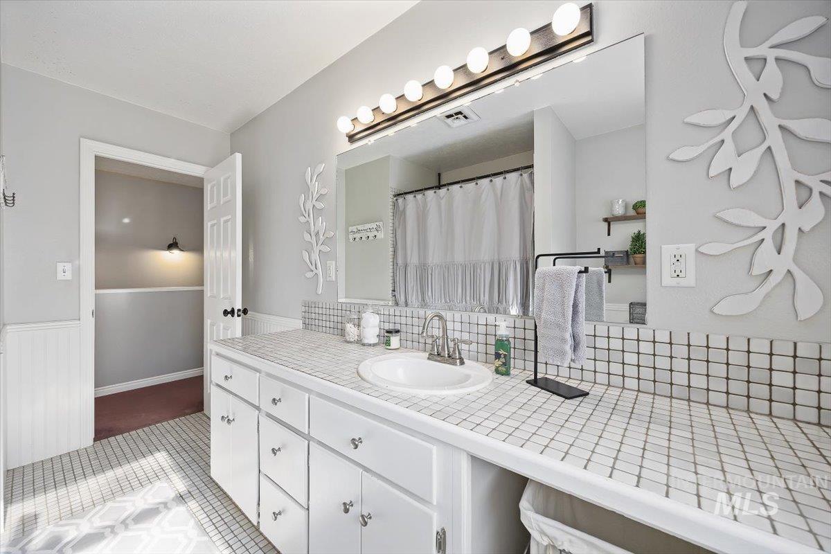 899 E 500 S, Declo, Idaho 83323, 6 Bedrooms, 3.5 Bathrooms, Residential For Sale, Price $749,000,MLS 98973632