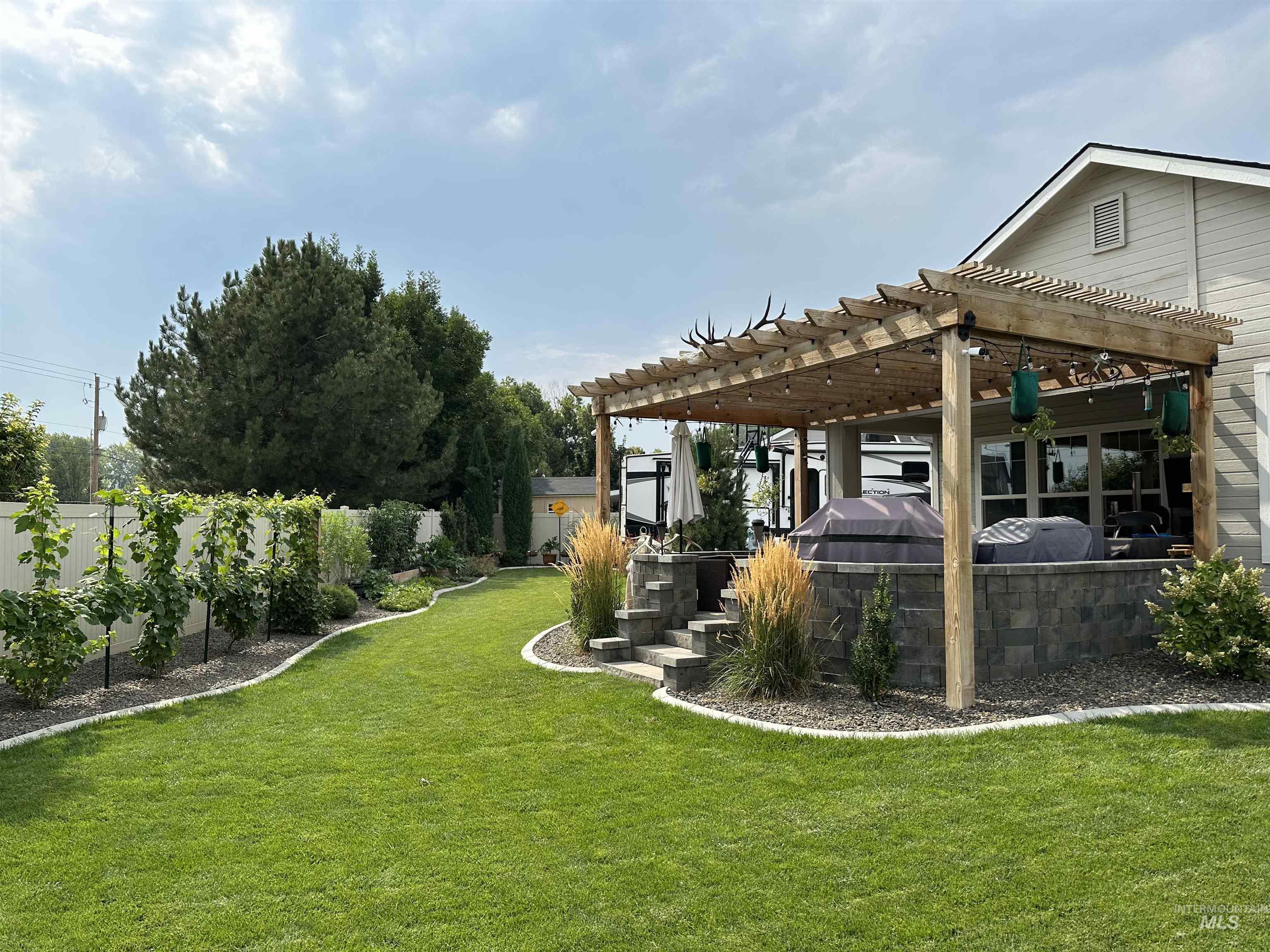 319 Sunderland St, Caldwell, Idaho 83605-5495, 3 Bedrooms, 2 Bathrooms, Residential For Sale, Price $615,000, 98973641