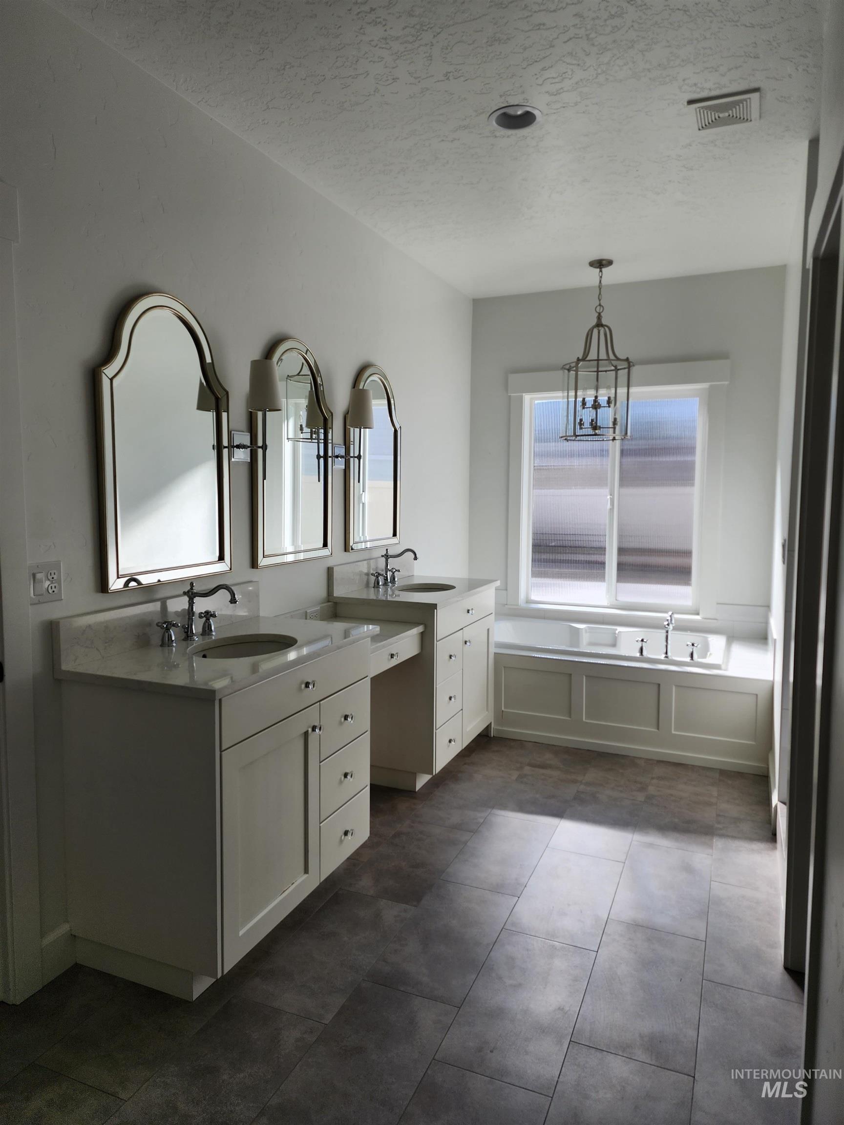 319 Sunderland St, Caldwell, Idaho 83605-5495, 3 Bedrooms, 2 Bathrooms, Residential For Sale, Price $615,000,MLS 98973641