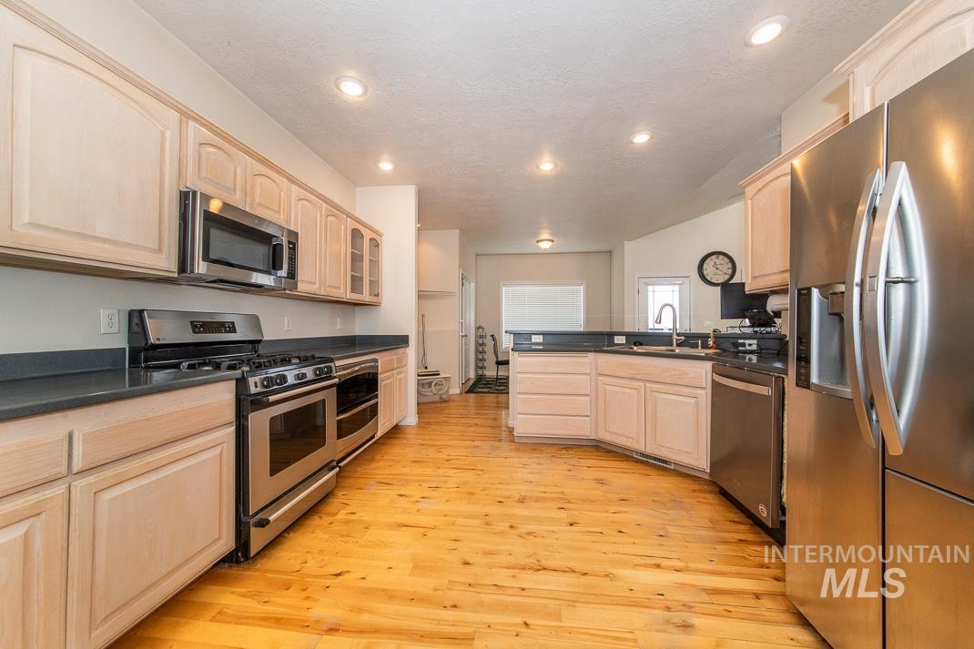 1810 NE 17th Ave, Payette, Idaho 83661, 3 Bedrooms, 2.5 Bathrooms, Residential For Sale, Price $825,000,MLS 98973645