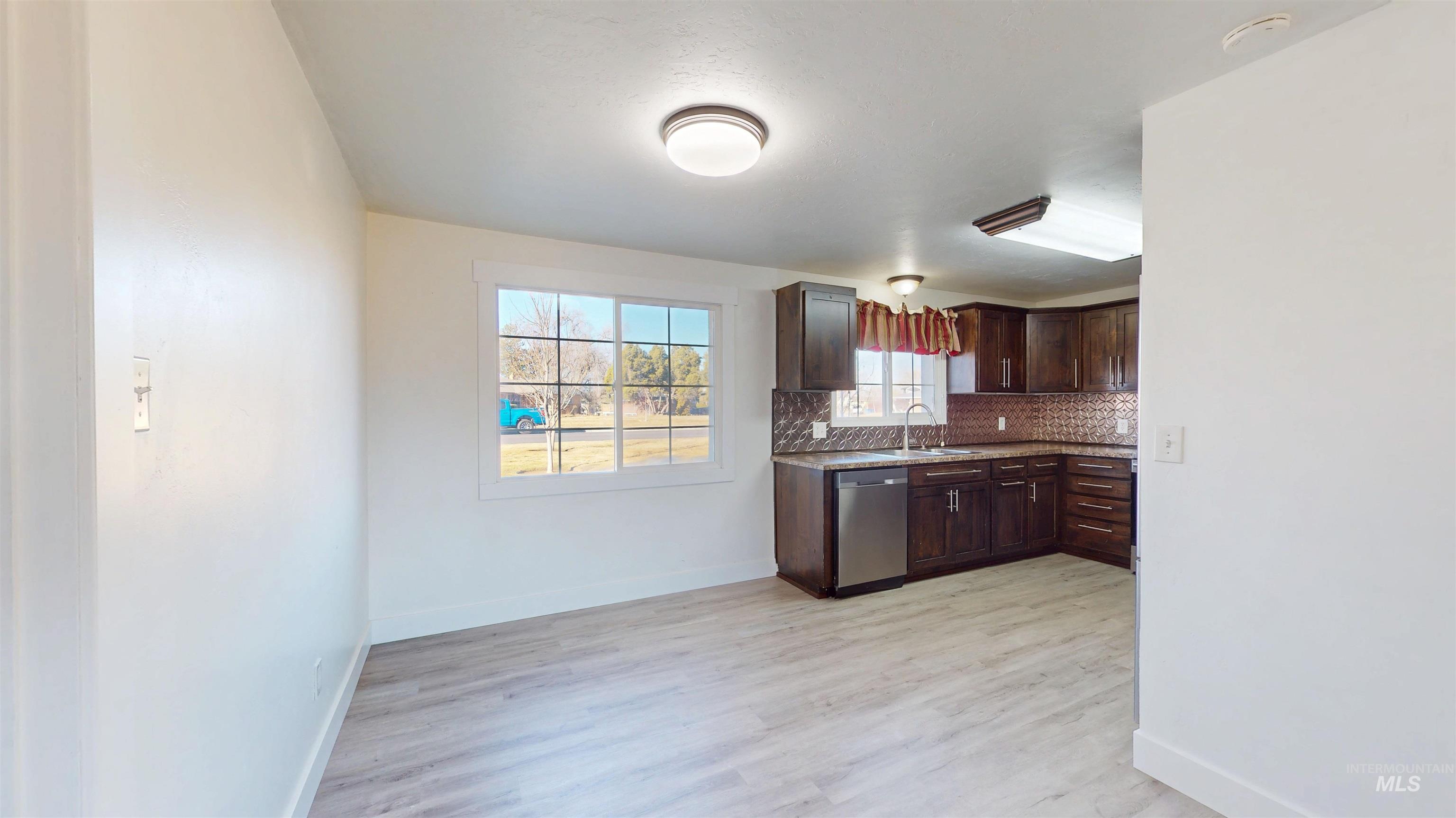 554 Lynwood Blvd, Twin Falls, Idaho 83301, 3 Bedrooms, 2 Bathrooms, Residential For Sale, Price $335,000,MLS 98973652