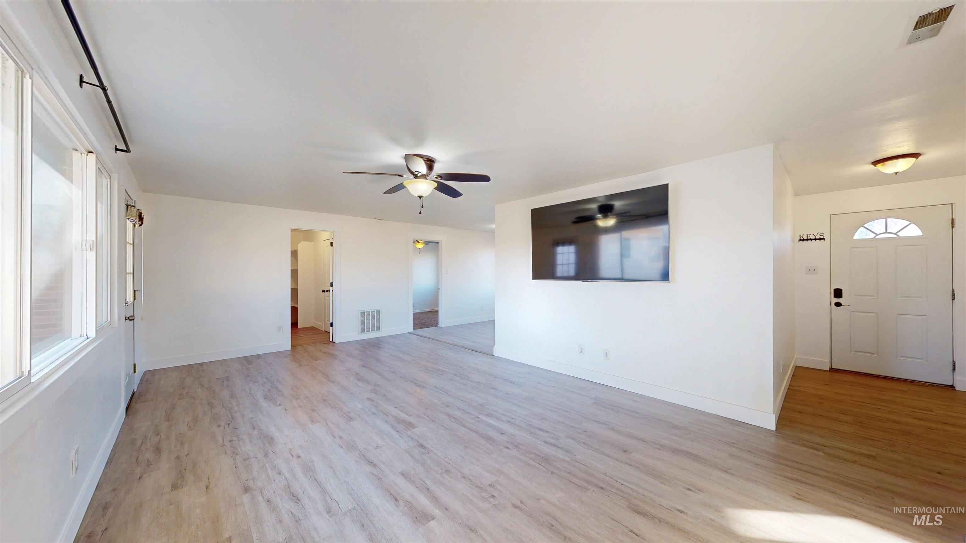 554 Lynwood Blvd, Twin Falls, Idaho 83301, 3 Bedrooms, 2 Bathrooms, Residential For Sale, Price $335,000,MLS 98973652