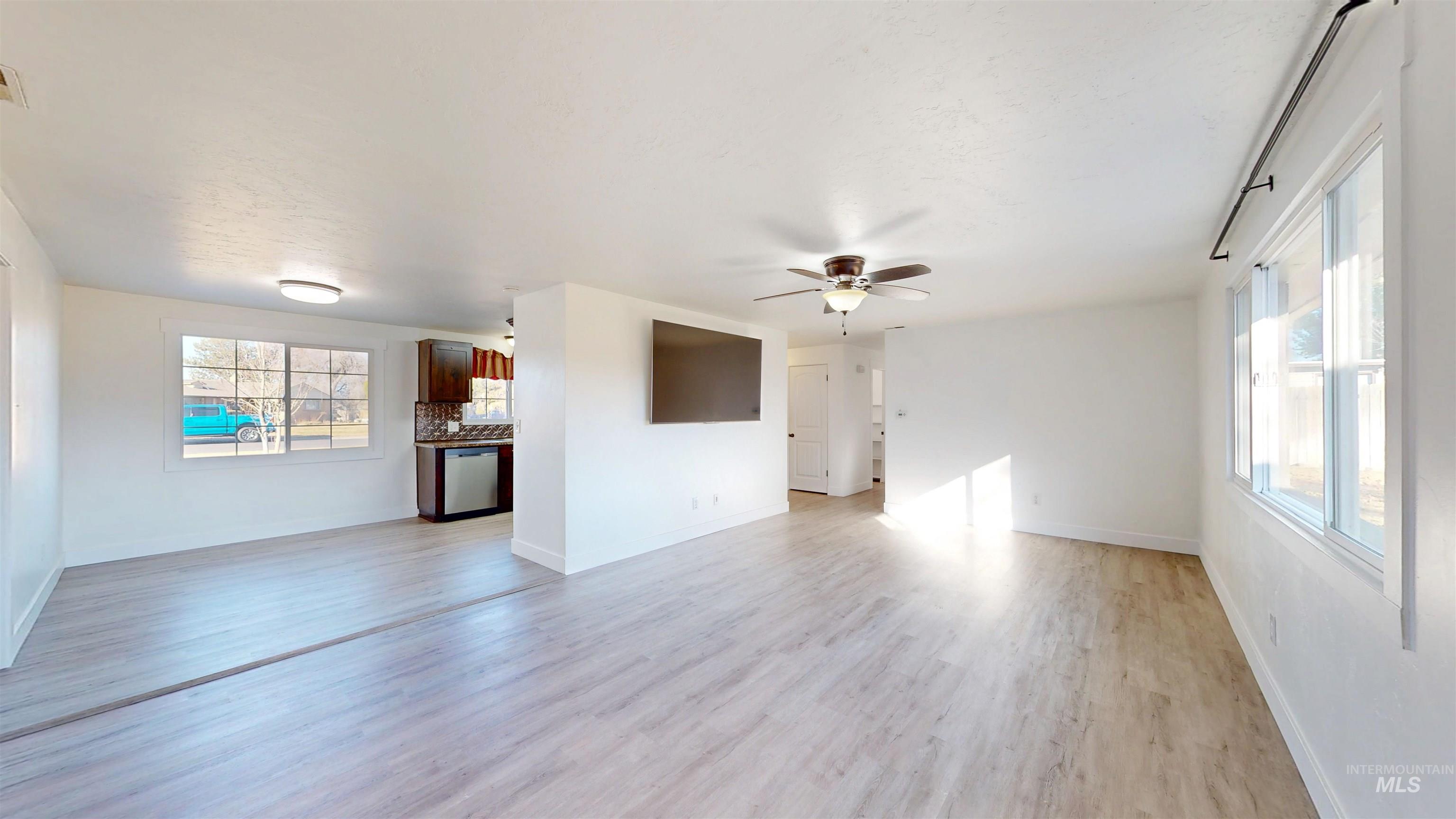 554 Lynwood Blvd, Twin Falls, Idaho 83301, 3 Bedrooms, 2 Bathrooms, Residential For Sale, Price $335,000,MLS 98973652