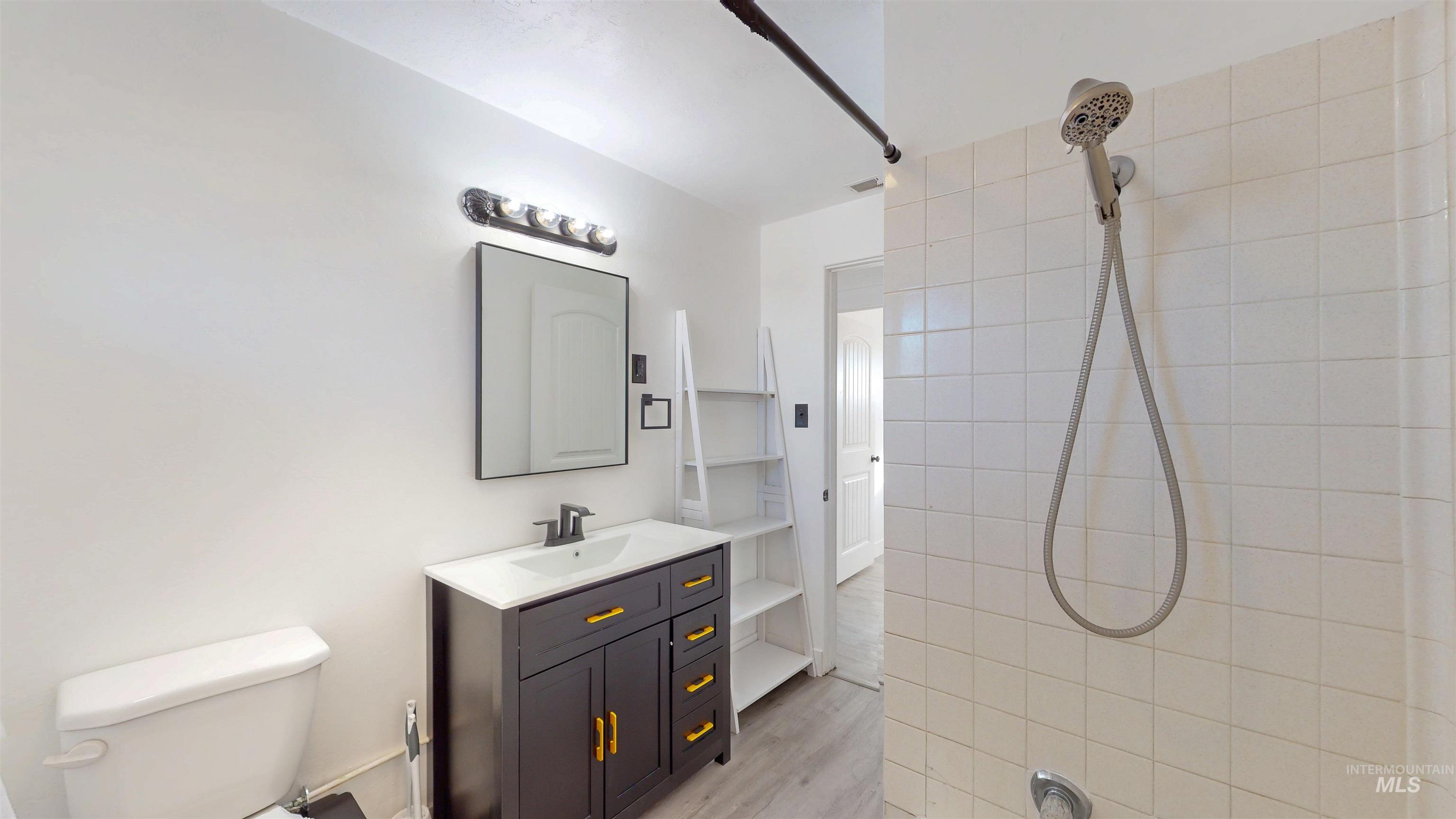 554 Lynwood Blvd, Twin Falls, Idaho 83301, 3 Bedrooms, 2 Bathrooms, Residential For Sale, Price $335,000,MLS 98973652