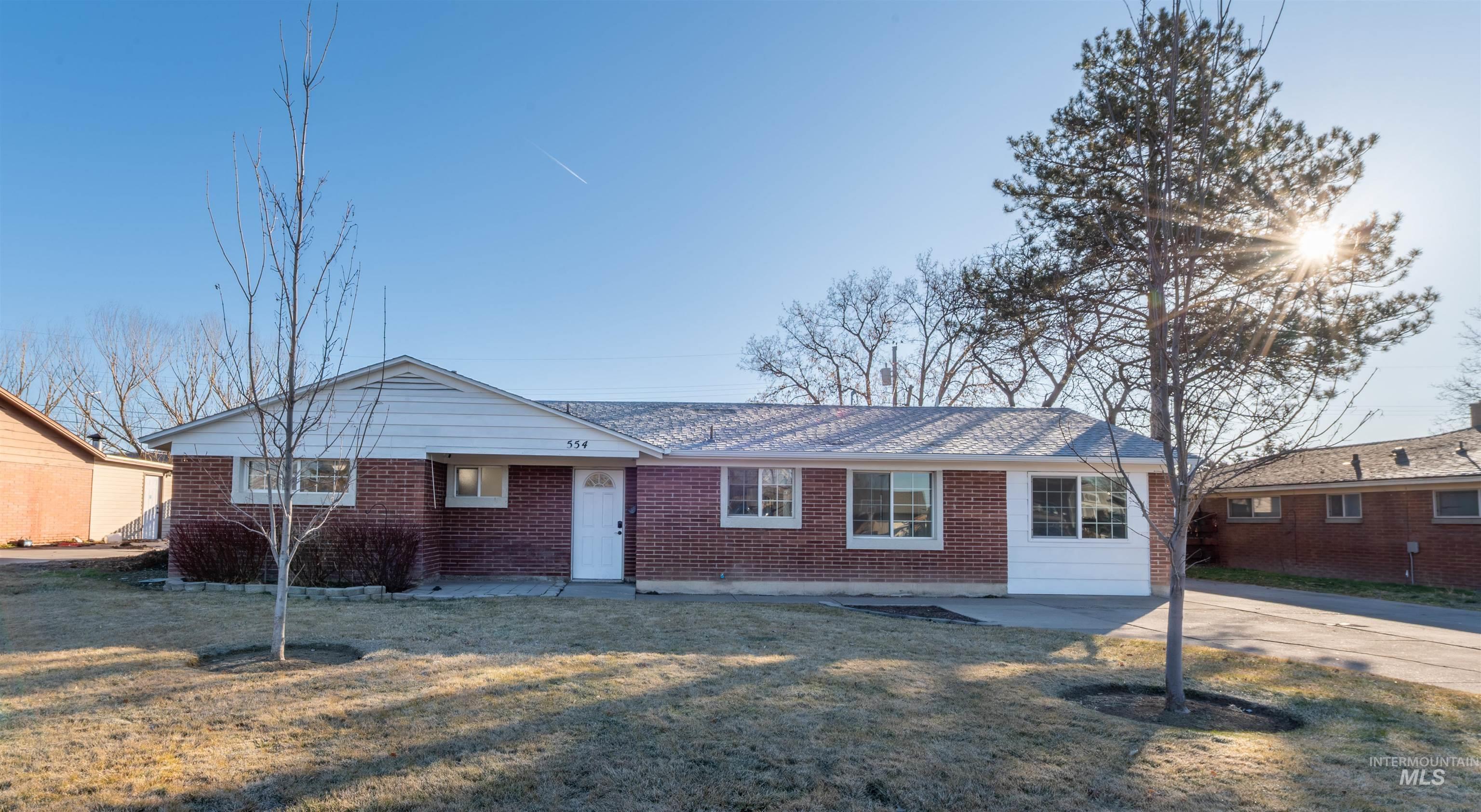 554 Lynwood Blvd, Twin Falls, Idaho 83301, 3 Bedrooms, 2 Bathrooms, Residential For Sale, Price $335,000,MLS 98973652