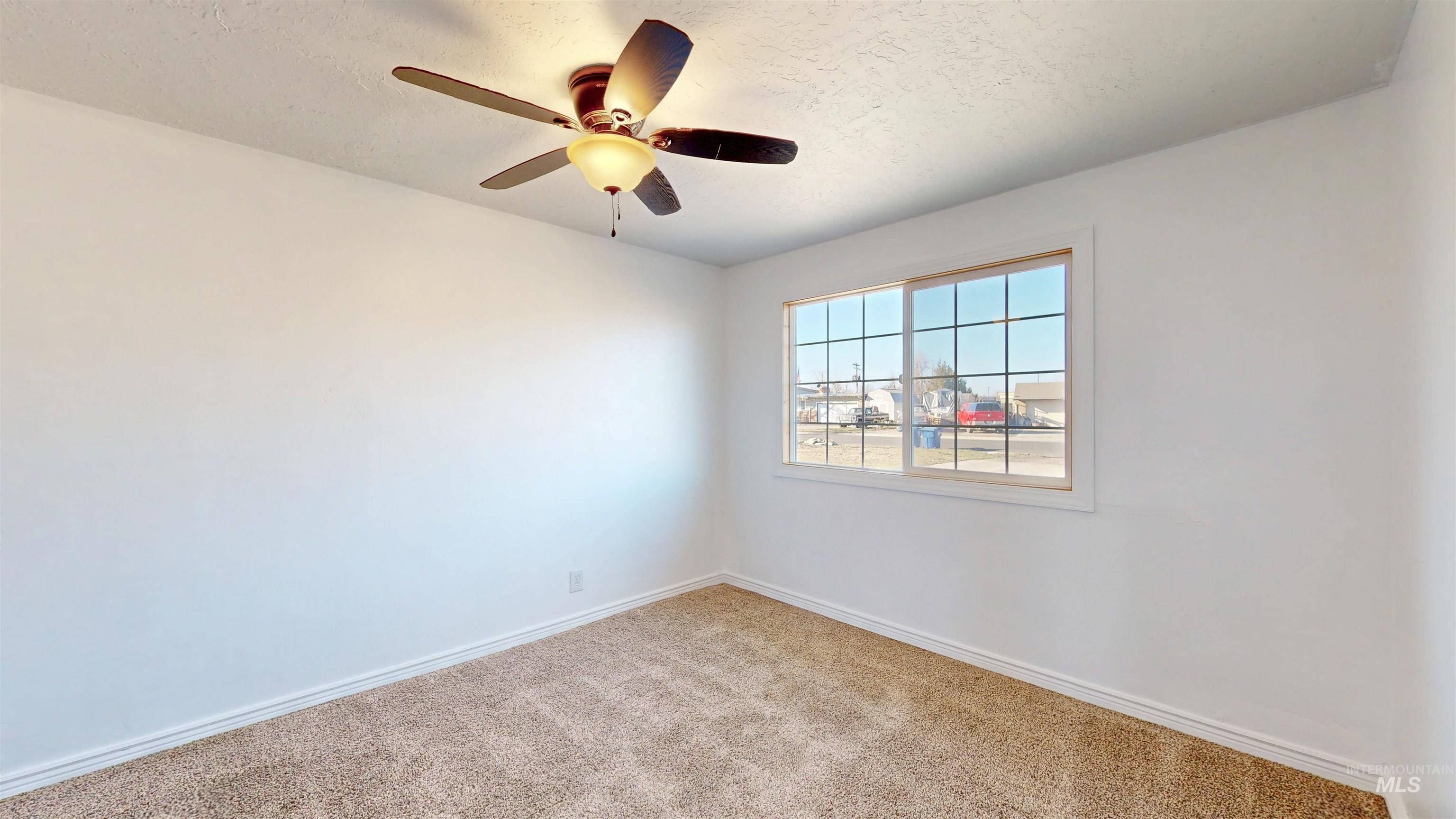 554 Lynwood Blvd, Twin Falls, Idaho 83301, 3 Bedrooms, 2 Bathrooms, Residential For Sale, Price $335,000,MLS 98973652