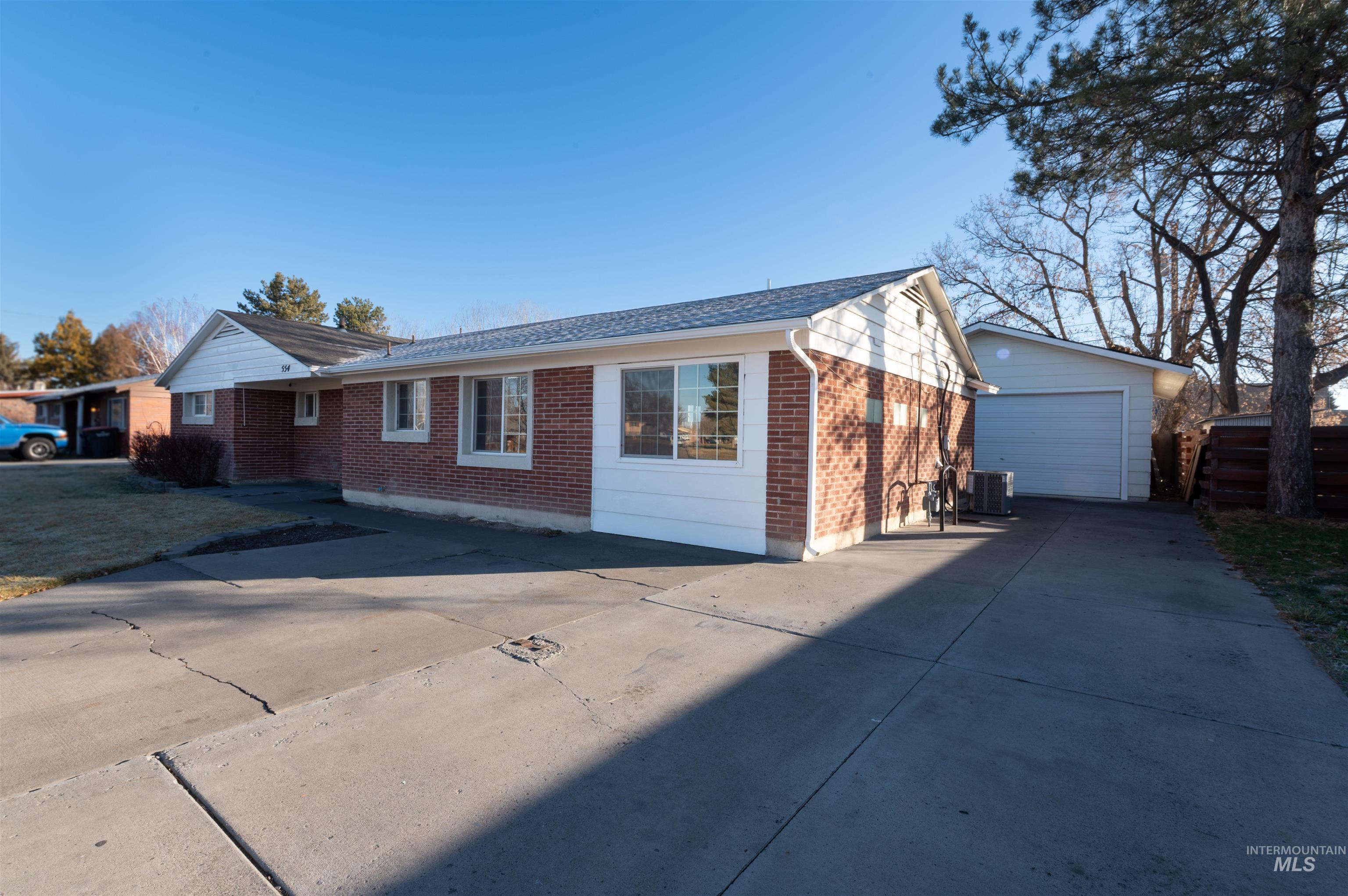 554 Lynwood Blvd, Twin Falls, Idaho 83301, 3 Bedrooms, 2 Bathrooms, Residential For Sale, Price $335,000,MLS 98973652