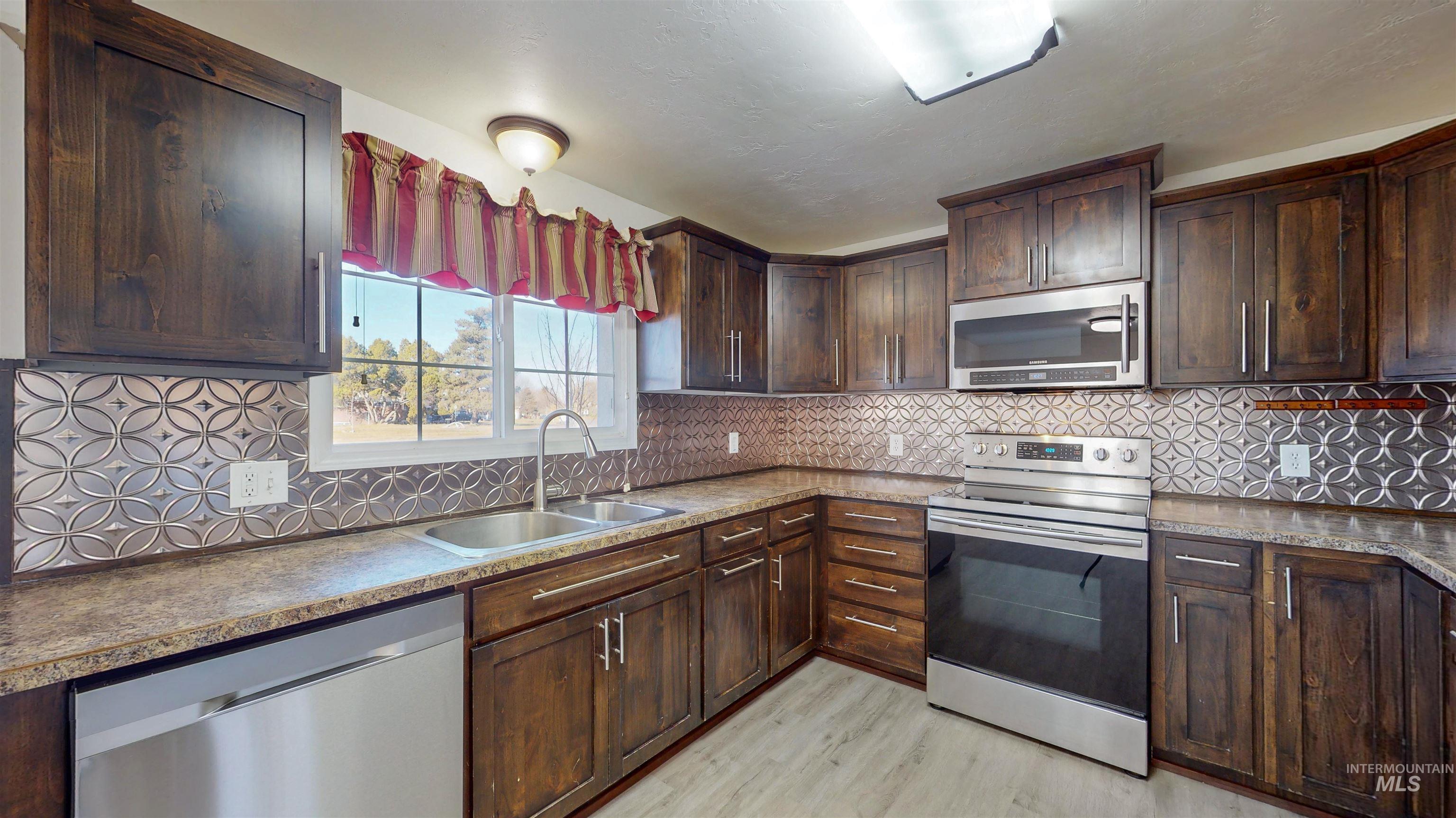 554 Lynwood Blvd, Twin Falls, Idaho 83301, 3 Bedrooms, 2 Bathrooms, Residential For Sale, Price $335,000,MLS 98973652