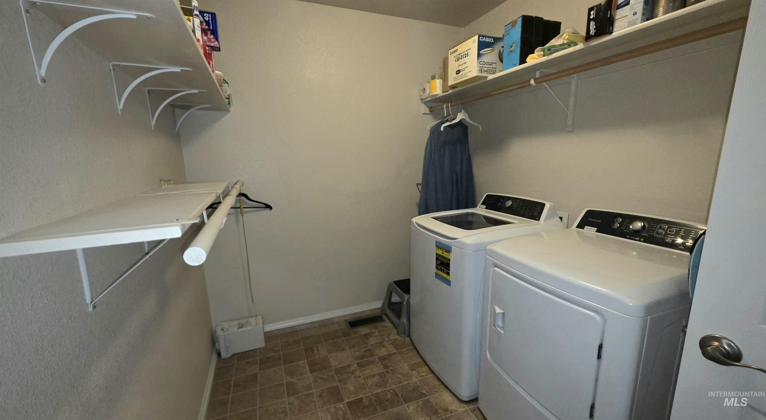 1088 E Rose Island St, Nampa, Idaho 83686-8574, 4 Bedrooms, 3 Bathrooms, Residential For Sale, Price $449,500,MLS 98973654