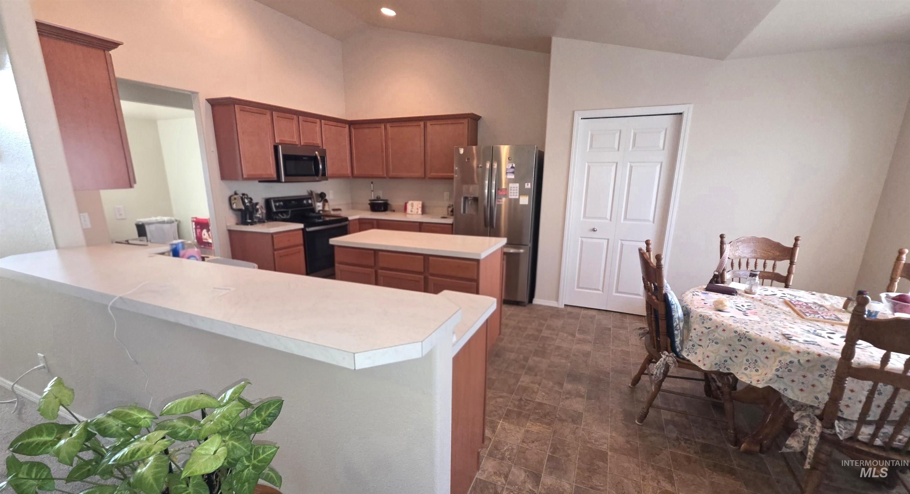 1088 E Rose Island St, Nampa, Idaho 83686-8574, 4 Bedrooms, 3 Bathrooms, Residential For Sale, Price $449,500,MLS 98973654