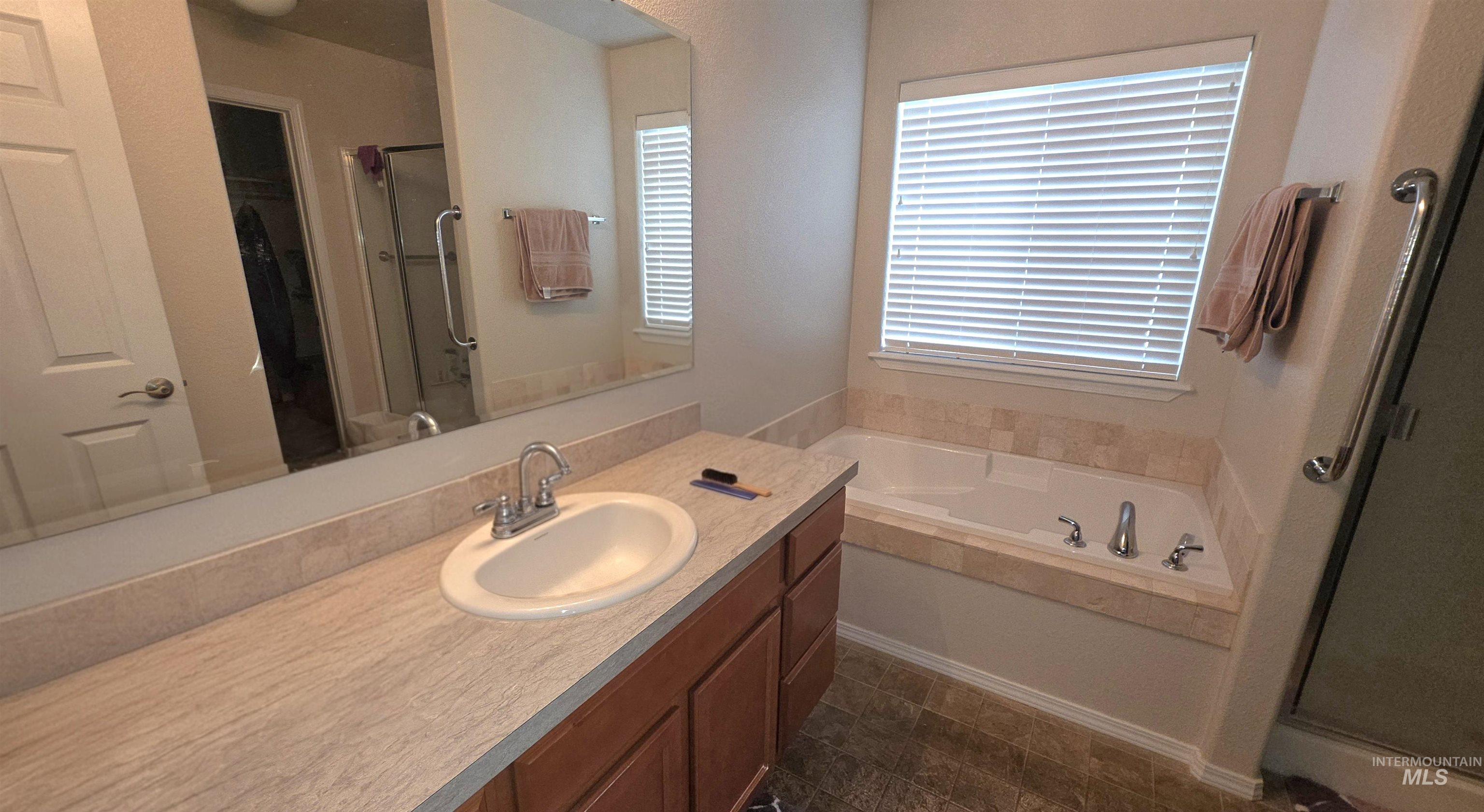 1088 E Rose Island St, Nampa, Idaho 83686-8574, 4 Bedrooms, 3 Bathrooms, Residential For Sale, Price $449,500,MLS 98973654