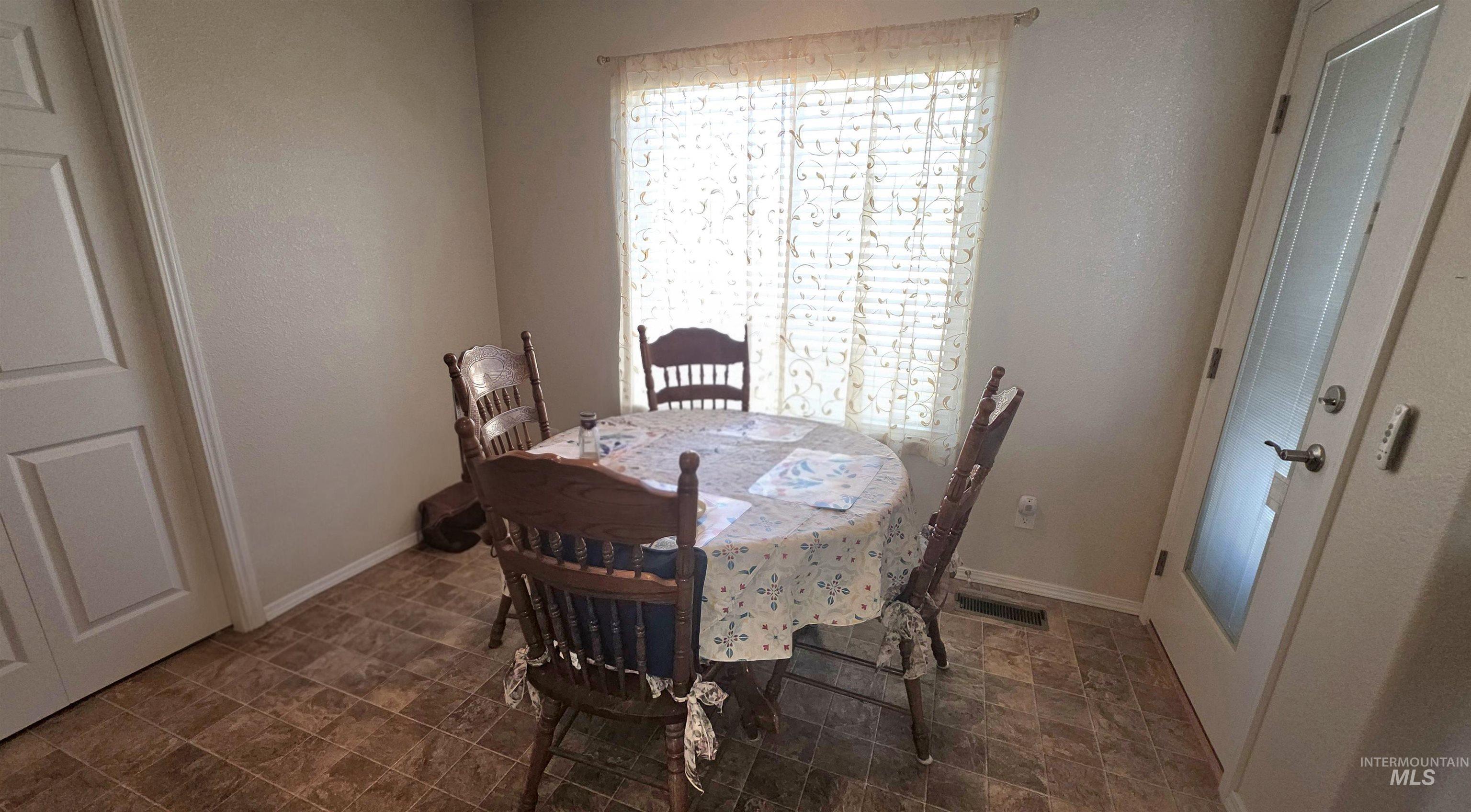 1088 E Rose Island St, Nampa, Idaho 83686-8574, 4 Bedrooms, 3 Bathrooms, Residential For Sale, Price $449,500,MLS 98973654