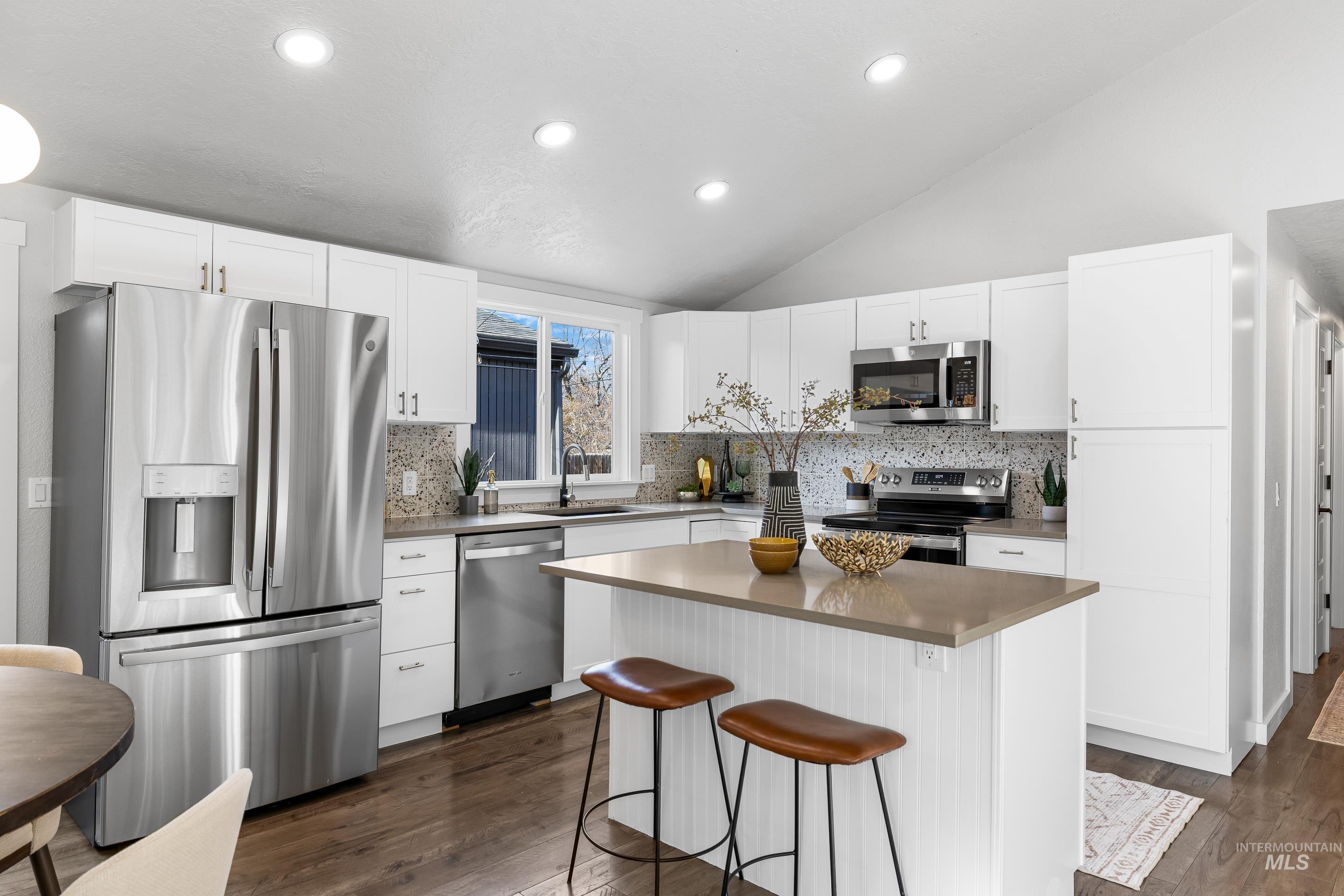 8020 Hummel Dr, Boise, Idaho 83709, 5 Bedrooms, 2 Bathrooms, Residential For Sale, Price $599,900,MLS 98973655