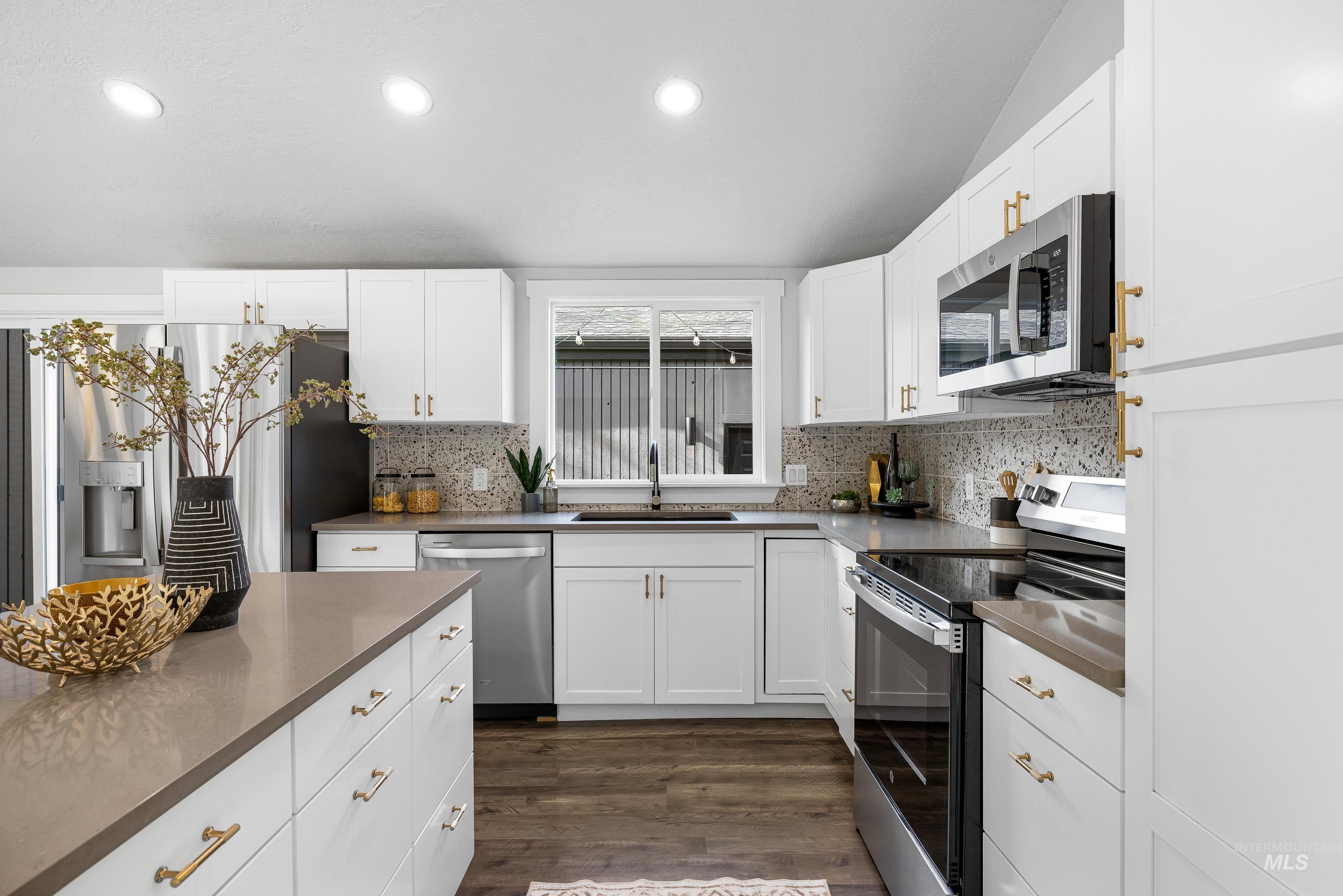 8020 Hummel Dr, Boise, Idaho 83709, 5 Bedrooms, 2 Bathrooms, Residential For Sale, Price $599,900,MLS 98973655