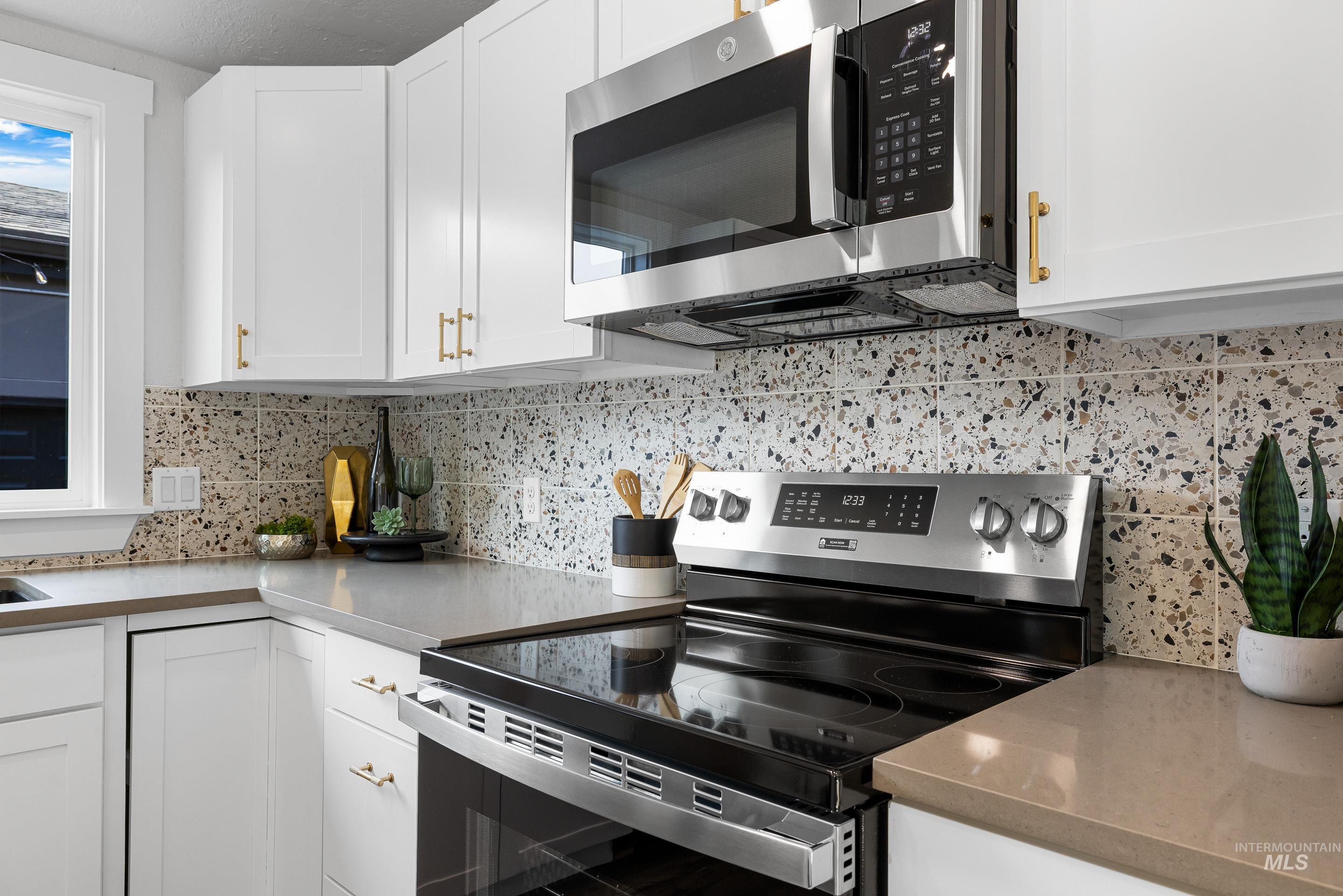 8020 Hummel Dr, Boise, Idaho 83709, 5 Bedrooms, 2 Bathrooms, Residential For Sale, Price $599,900,MLS 98973655