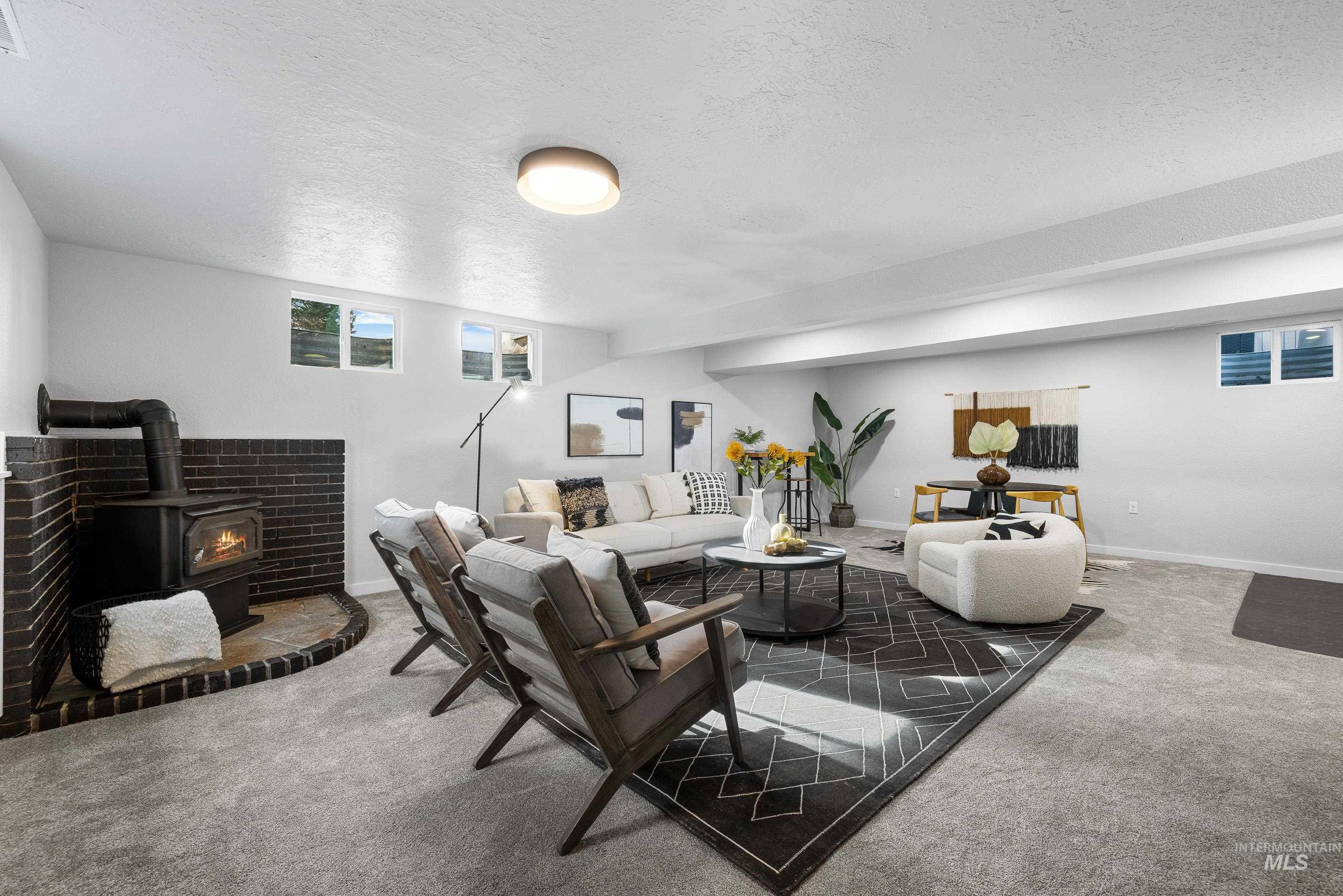 8020 Hummel Dr, Boise, Idaho 83709, 5 Bedrooms, 2 Bathrooms, Residential For Sale, Price $599,900,MLS 98973655