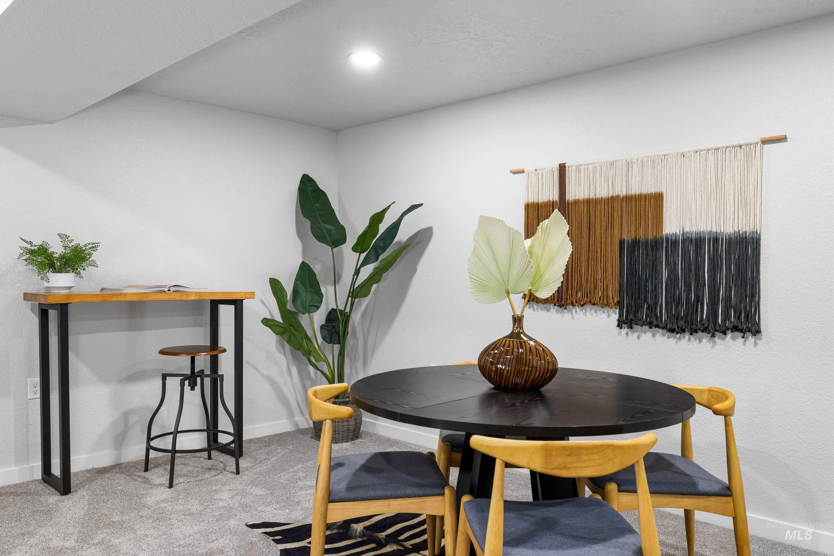 8020 Hummel Dr, Boise, Idaho 83709, 5 Bedrooms, 2 Bathrooms, Residential For Sale, Price $599,900,MLS 98973655