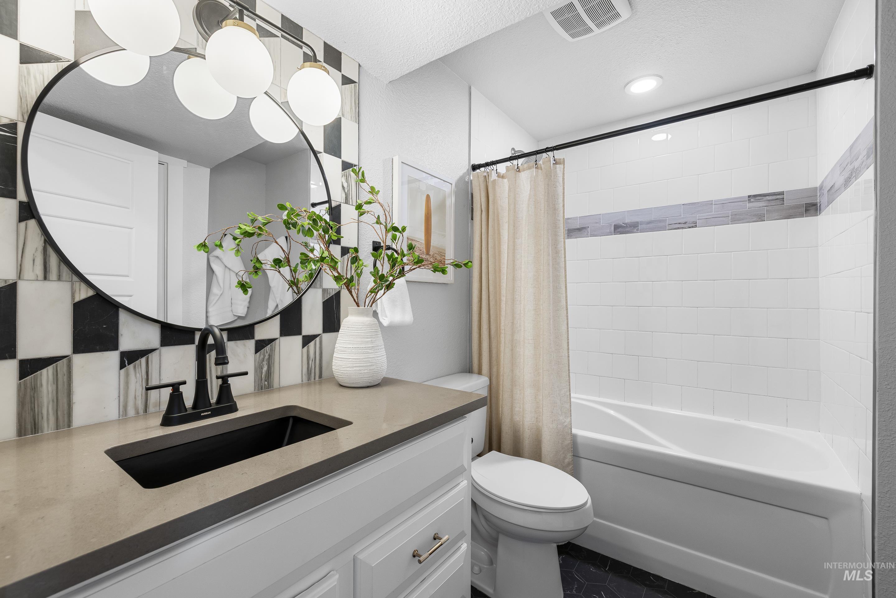 8020 Hummel Dr, Boise, Idaho 83709, 5 Bedrooms, 2 Bathrooms, Residential For Sale, Price $599,900,MLS 98973655