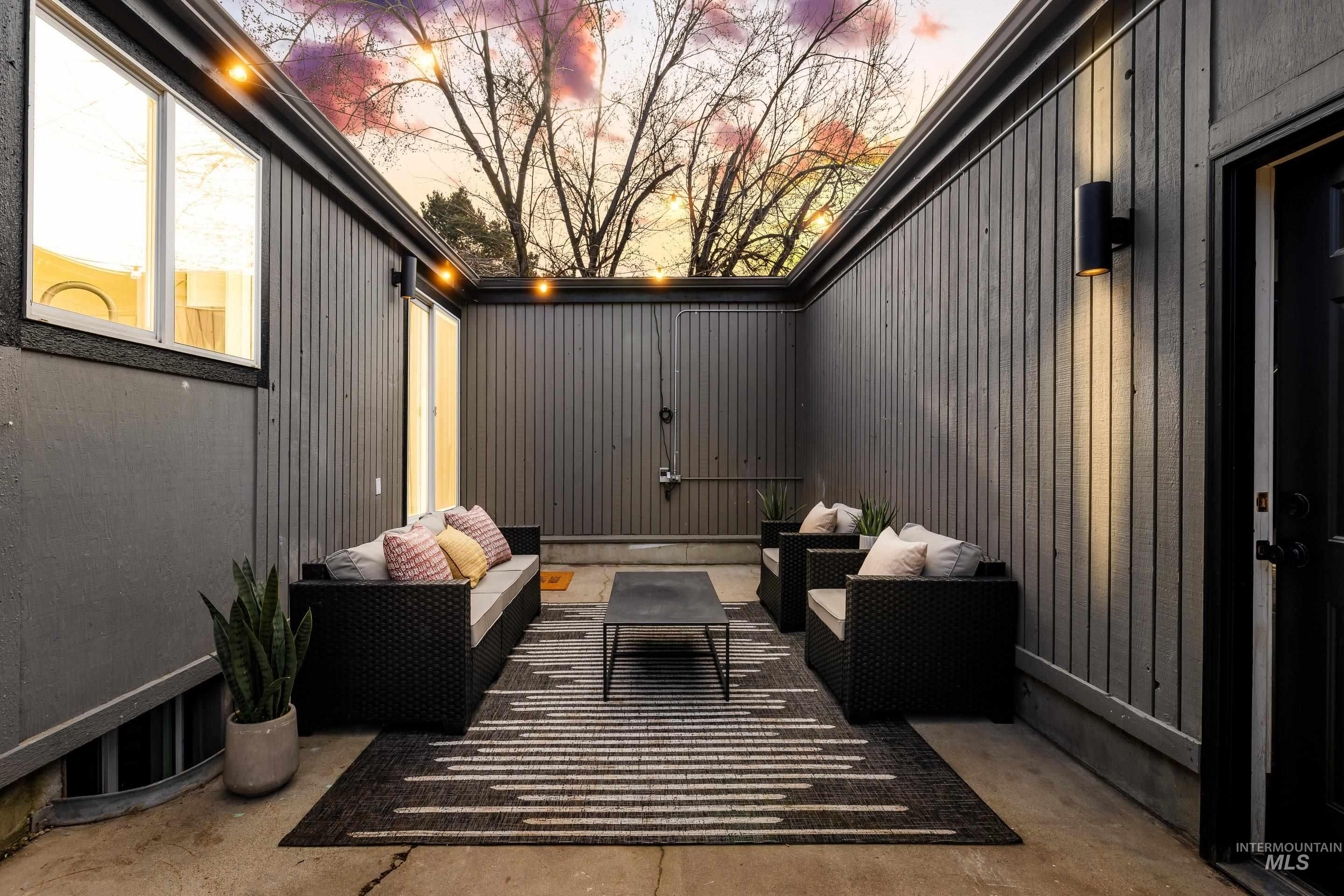 8020 Hummel Dr, Boise, Idaho 83709, 5 Bedrooms, 2 Bathrooms, Residential For Sale, Price $599,900,MLS 98973655