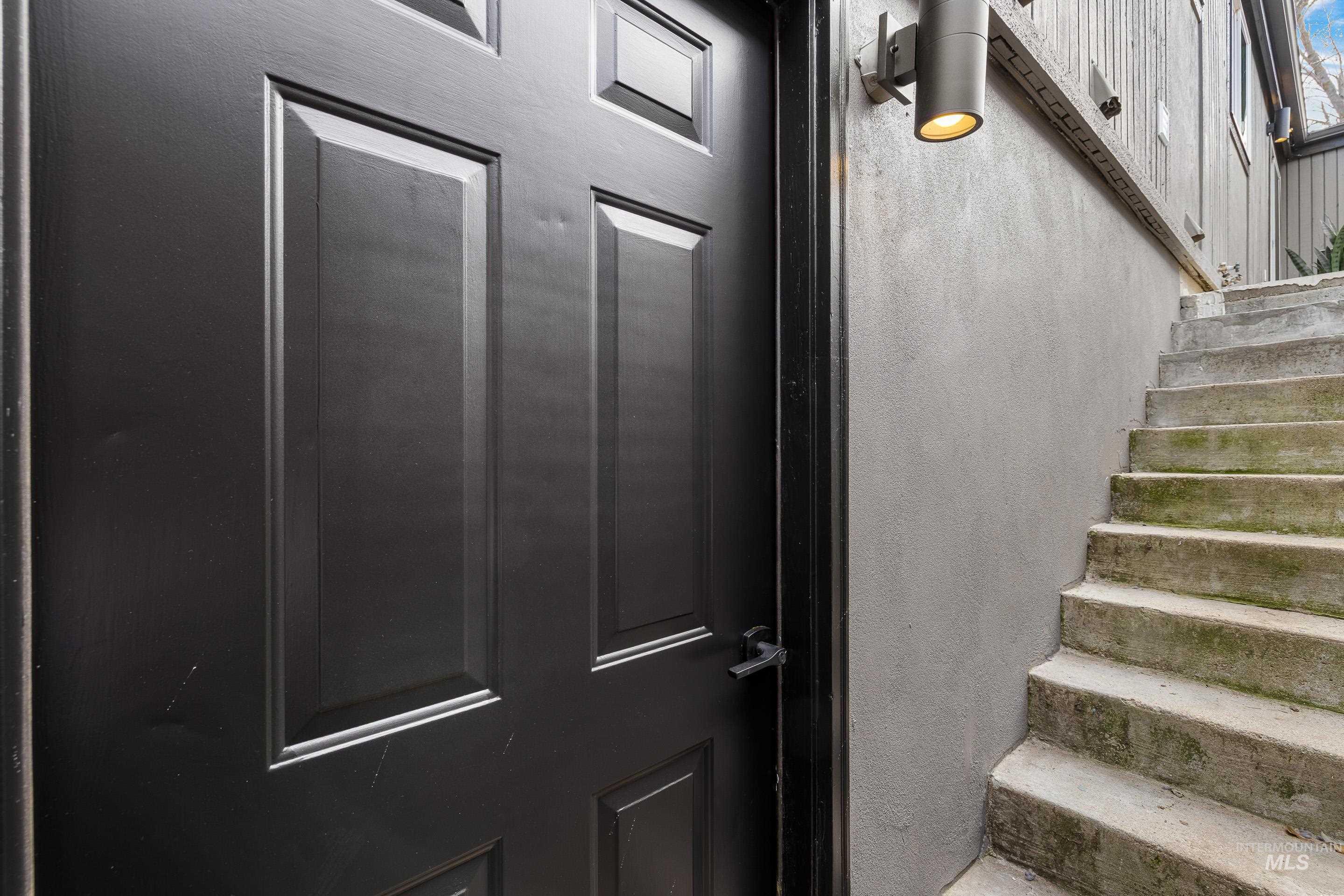 8020 Hummel Dr, Boise, Idaho 83709, 5 Bedrooms, 2 Bathrooms, Residential For Sale, Price $599,900,MLS 98973655