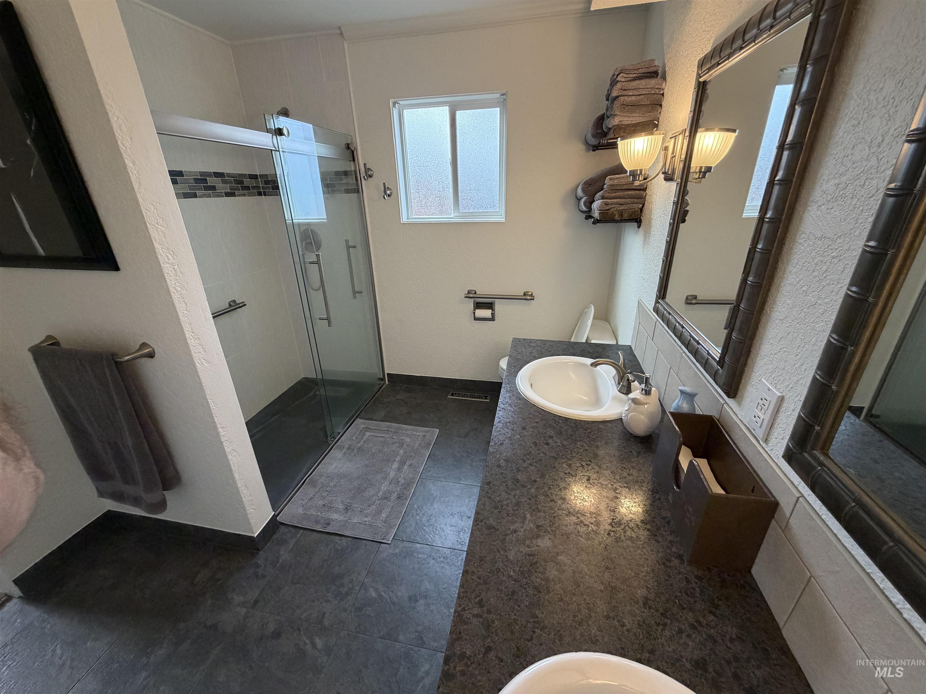 1306 Hemlock Ave, Lewiston, Idaho 83501-5728, 5 Bedrooms, 3.5 Bathrooms, Residential For Sale, Price $624,999,MLS 98973656