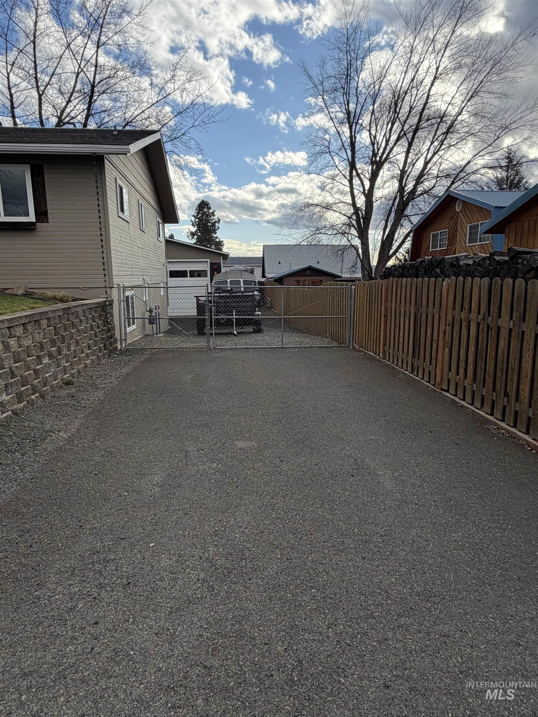 1306 Hemlock Ave, Lewiston, Idaho 83501-5728, 5 Bedrooms, 3.5 Bathrooms, Residential For Sale, Price $624,999,MLS 98973656