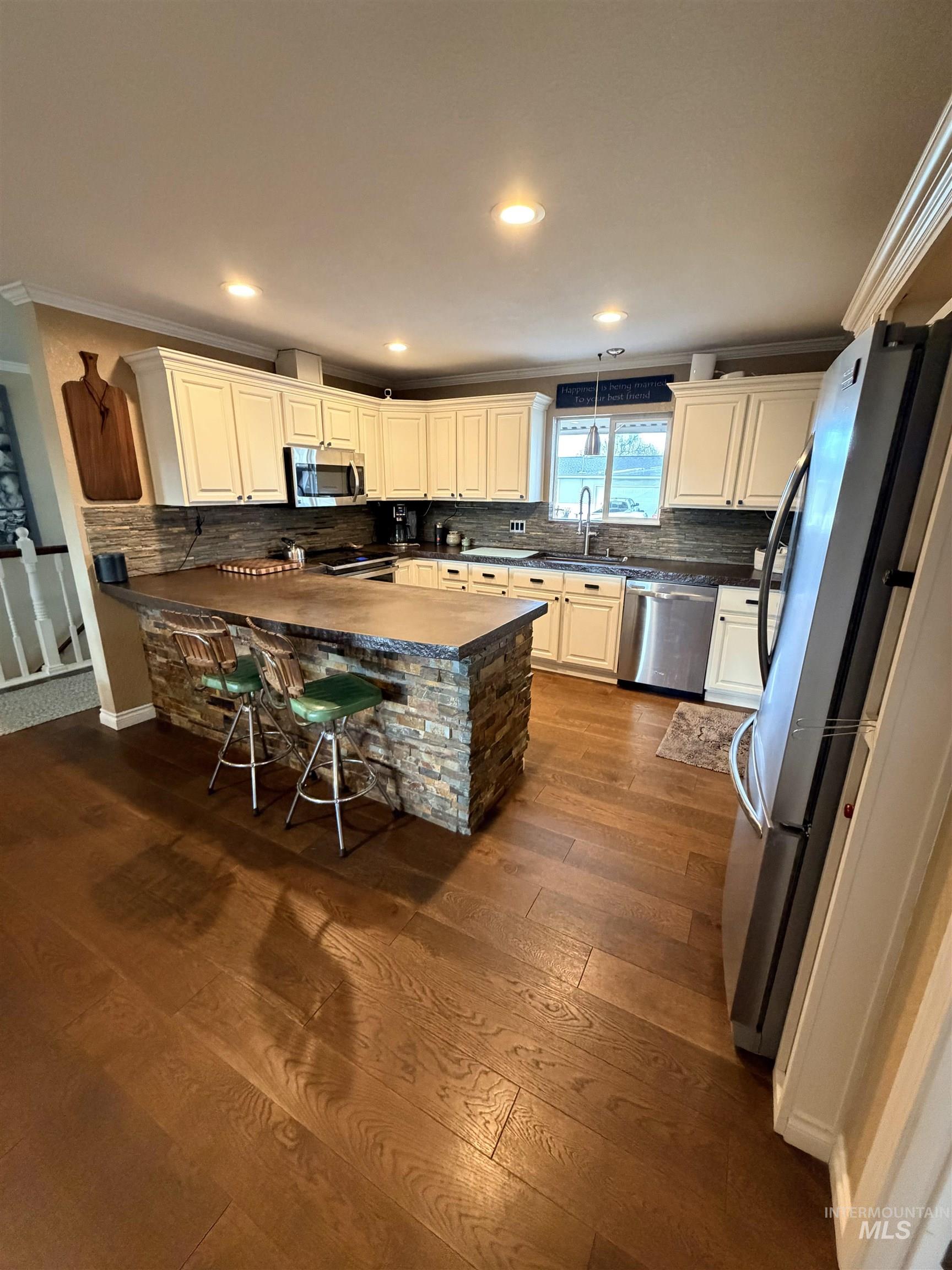 1306 Hemlock Ave, Lewiston, Idaho 83501-5728, 5 Bedrooms, 3.5 Bathrooms, Residential For Sale, Price $624,999,MLS 98973656