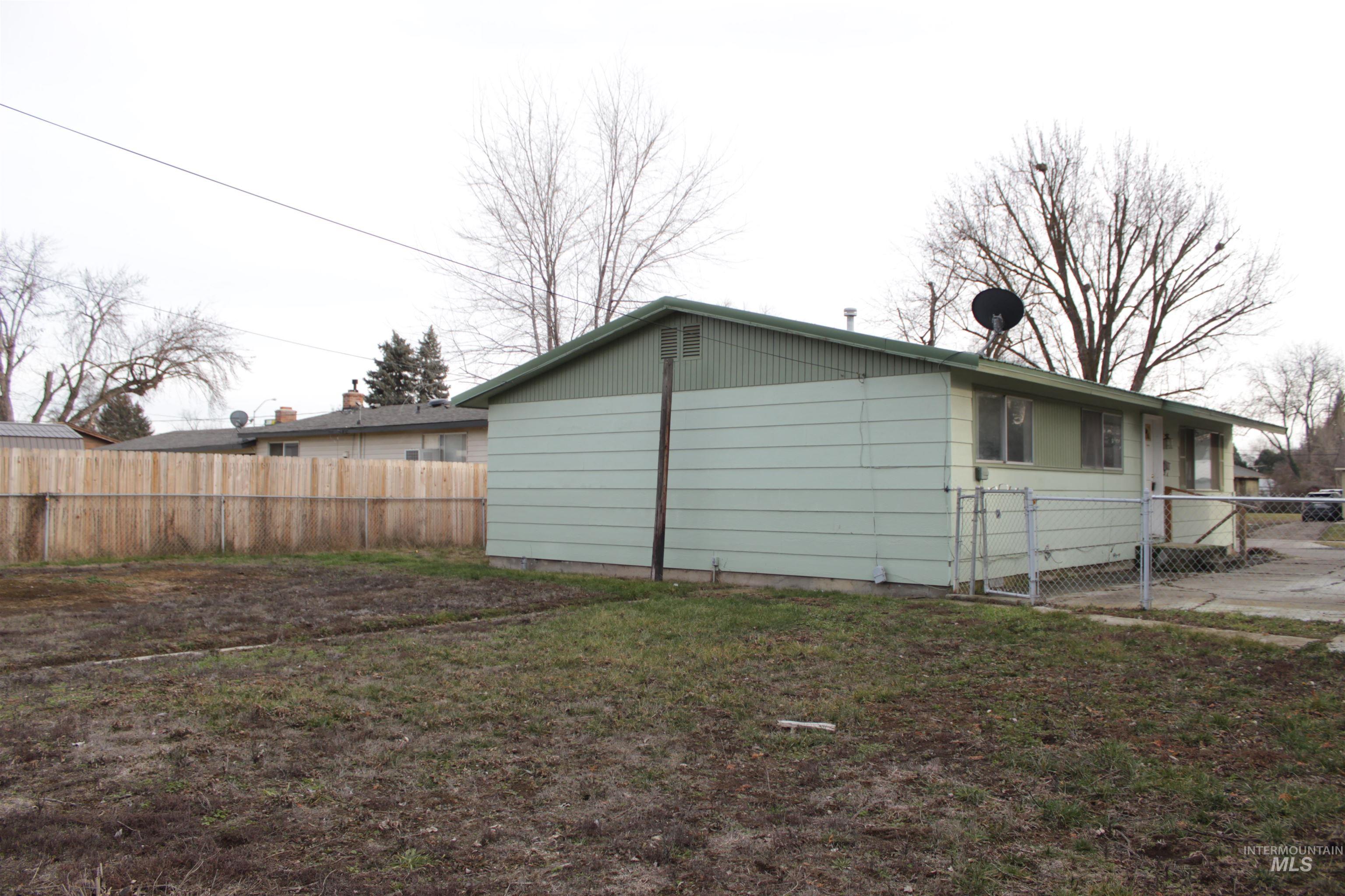 622 E Court St, Weiser, Idaho 83672, 3 Bedrooms, 1.5 Bathrooms, Residential For Sale, Price $210,000,MLS 98973657