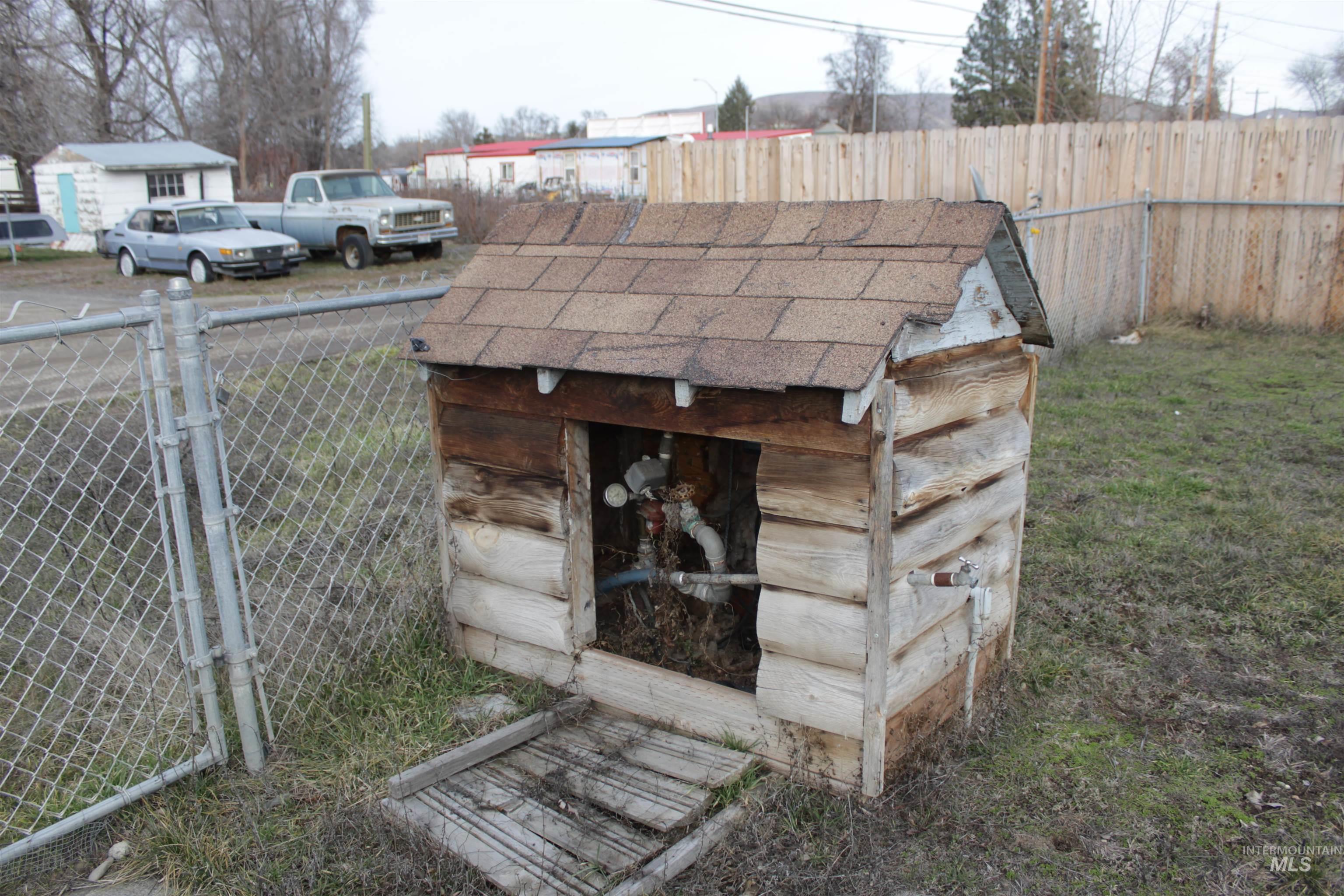 622 E Court St, Weiser, Idaho 83672, 3 Bedrooms, 1.5 Bathrooms, Residential For Sale, Price $210,000,MLS 98973657