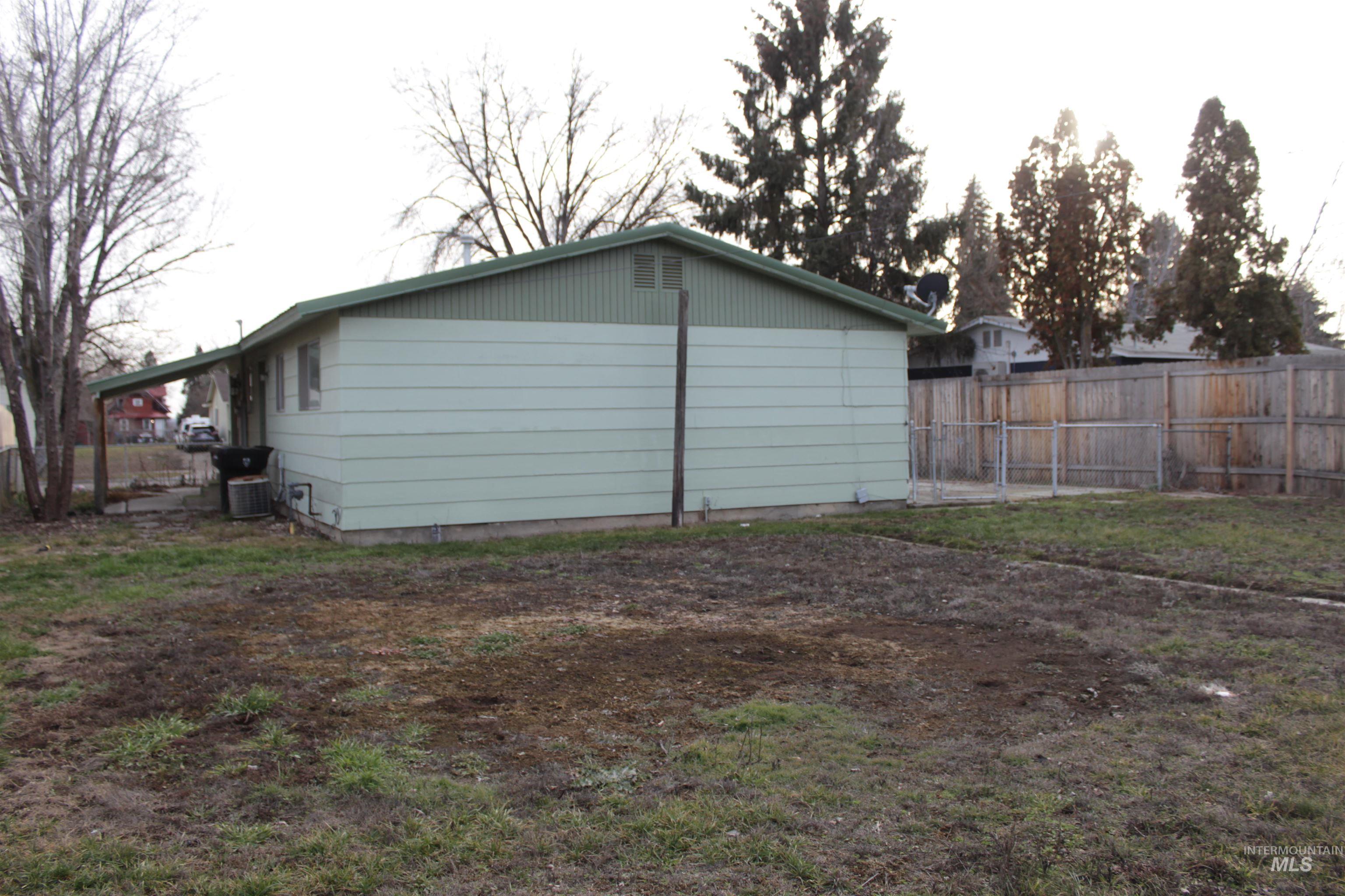 622 E Court St, Weiser, Idaho 83672, 3 Bedrooms, 1.5 Bathrooms, Residential For Sale, Price $210,000,MLS 98973657