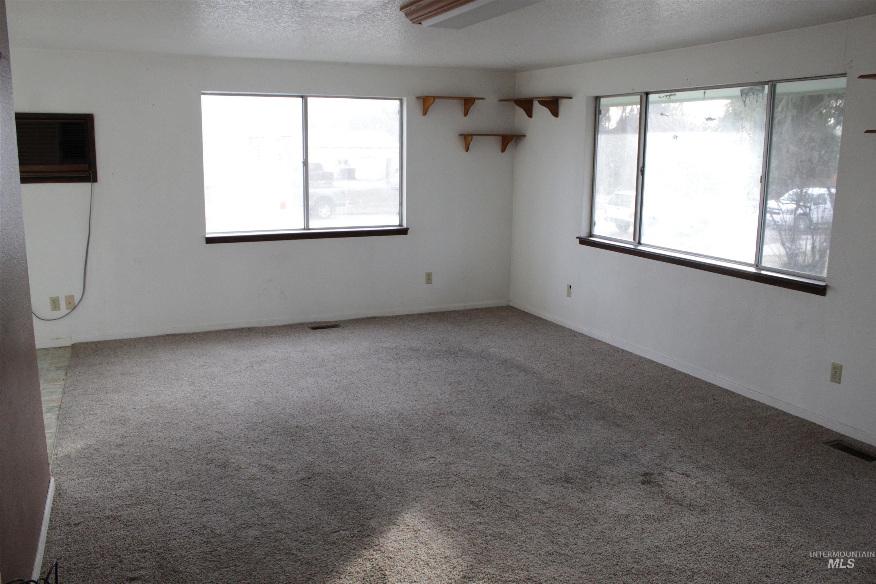 622 E Court St, Weiser, Idaho 83672, 3 Bedrooms, 1.5 Bathrooms, Residential For Sale, Price $210,000,MLS 98973657