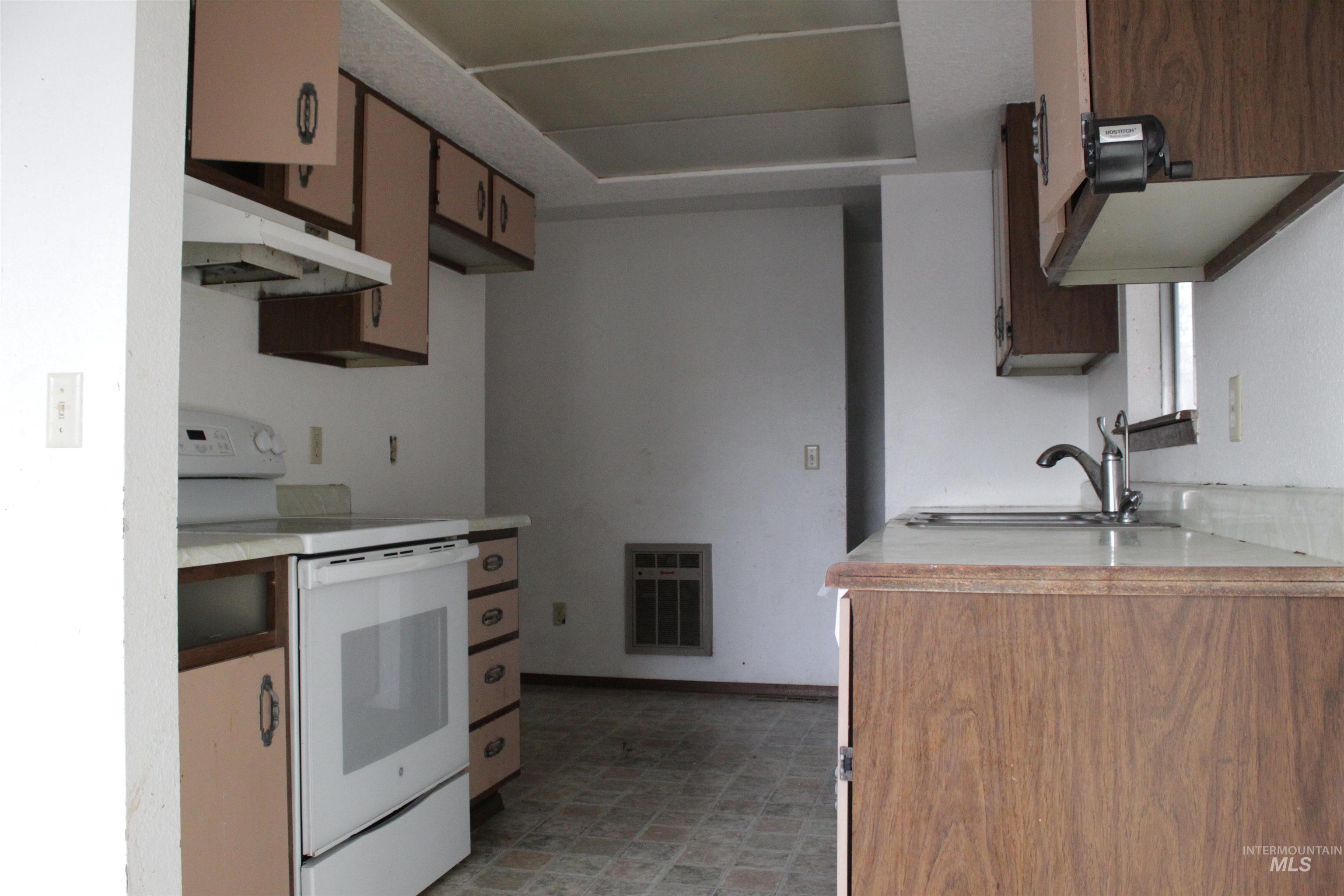 622 E Court St, Weiser, Idaho 83672, 3 Bedrooms, 1.5 Bathrooms, Residential For Sale, Price $210,000,MLS 98973657