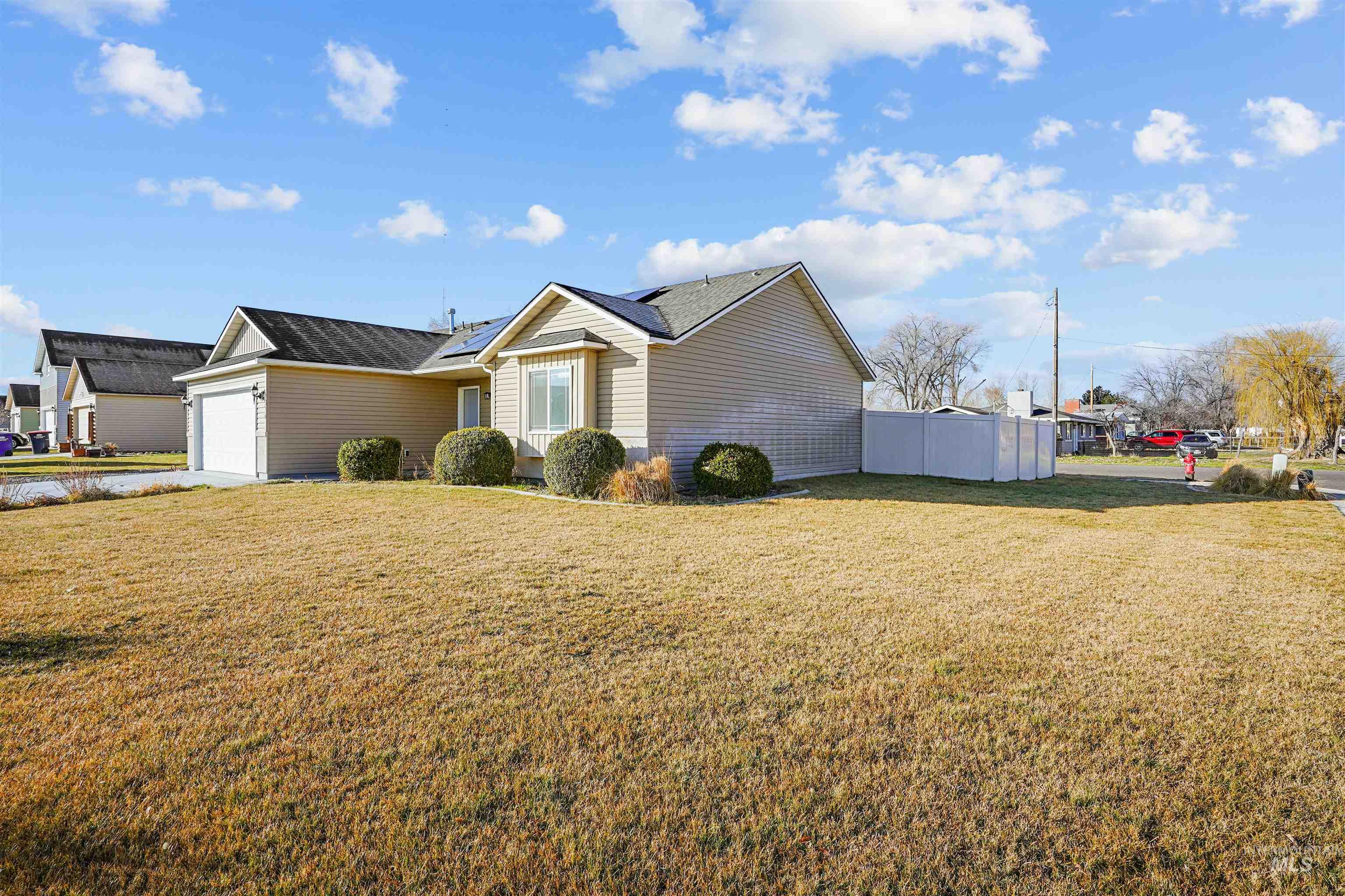 316 Watchmaker Street, Twin Falls, Idaho 83301, 3 Bedrooms, 2 Bathrooms, Residential For Sale, Price $335,000,MLS 98973658