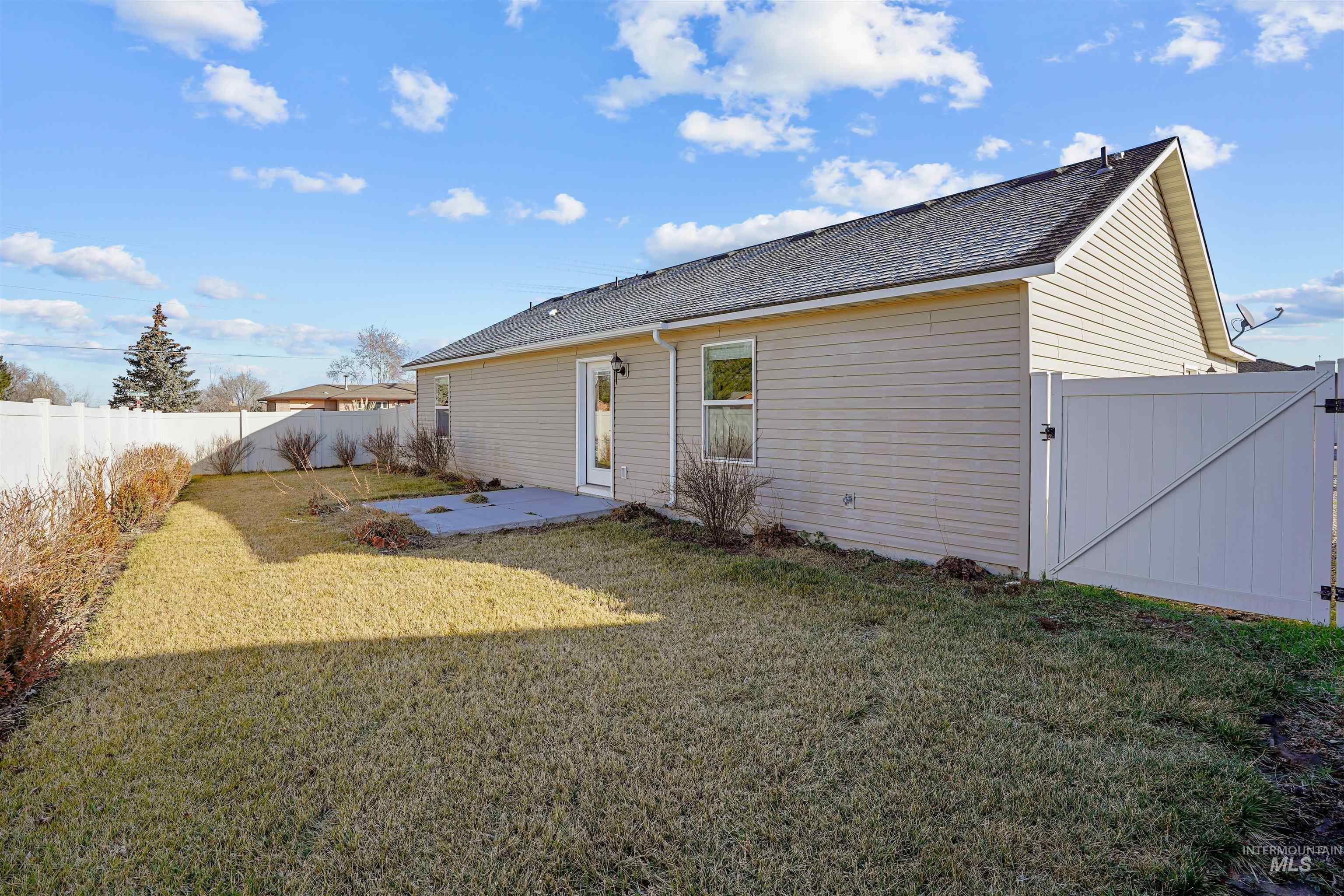 316 Watchmaker Street, Twin Falls, Idaho 83301, 3 Bedrooms, 2 Bathrooms, Residential For Sale, Price $335,000,MLS 98973658