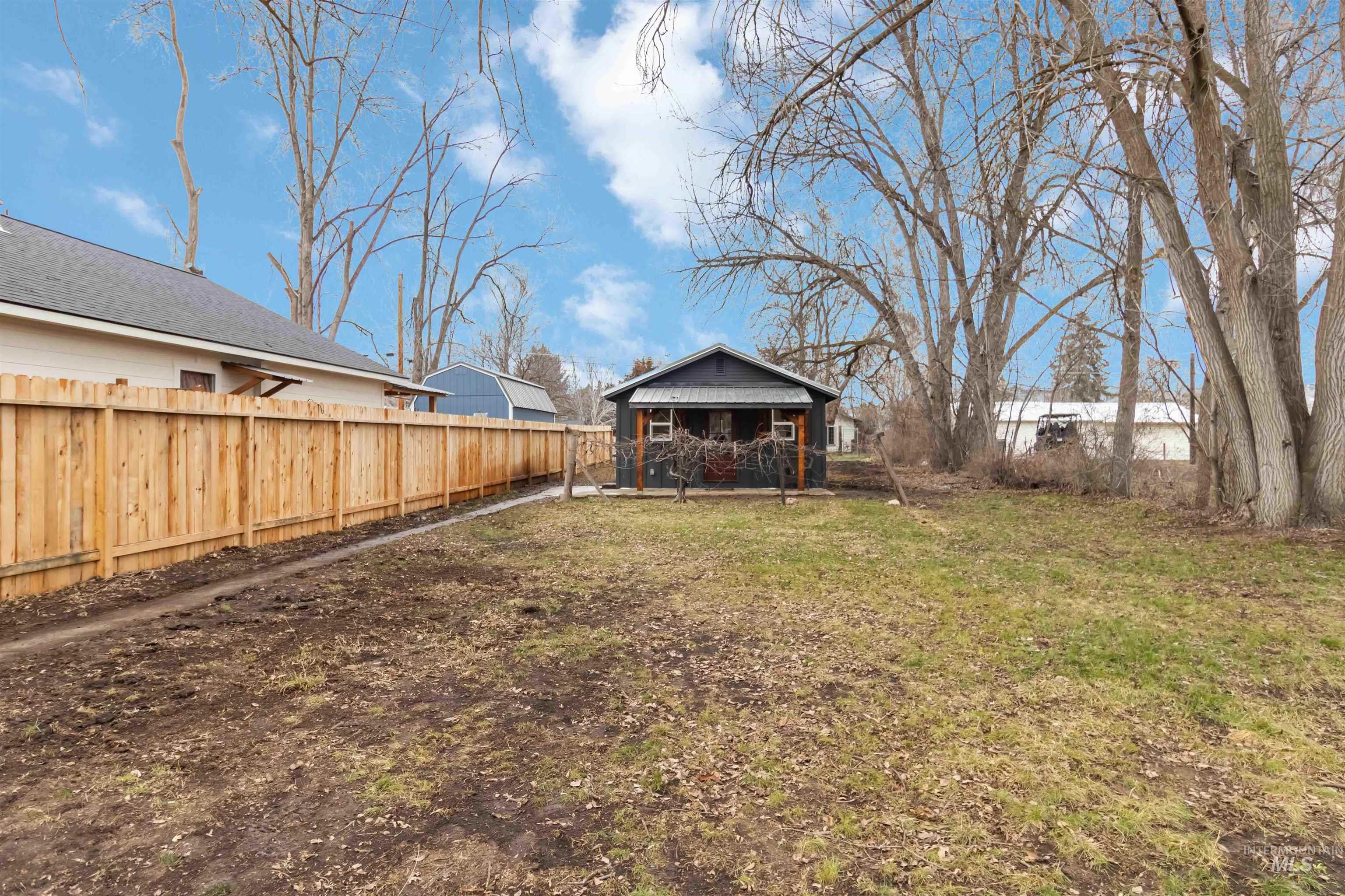 1012 E Main Street, Weiser, Idaho 83672, 1 Bedroom, 1 Bathroom, Residential For Sale, Price $220,000,MLS 98973660