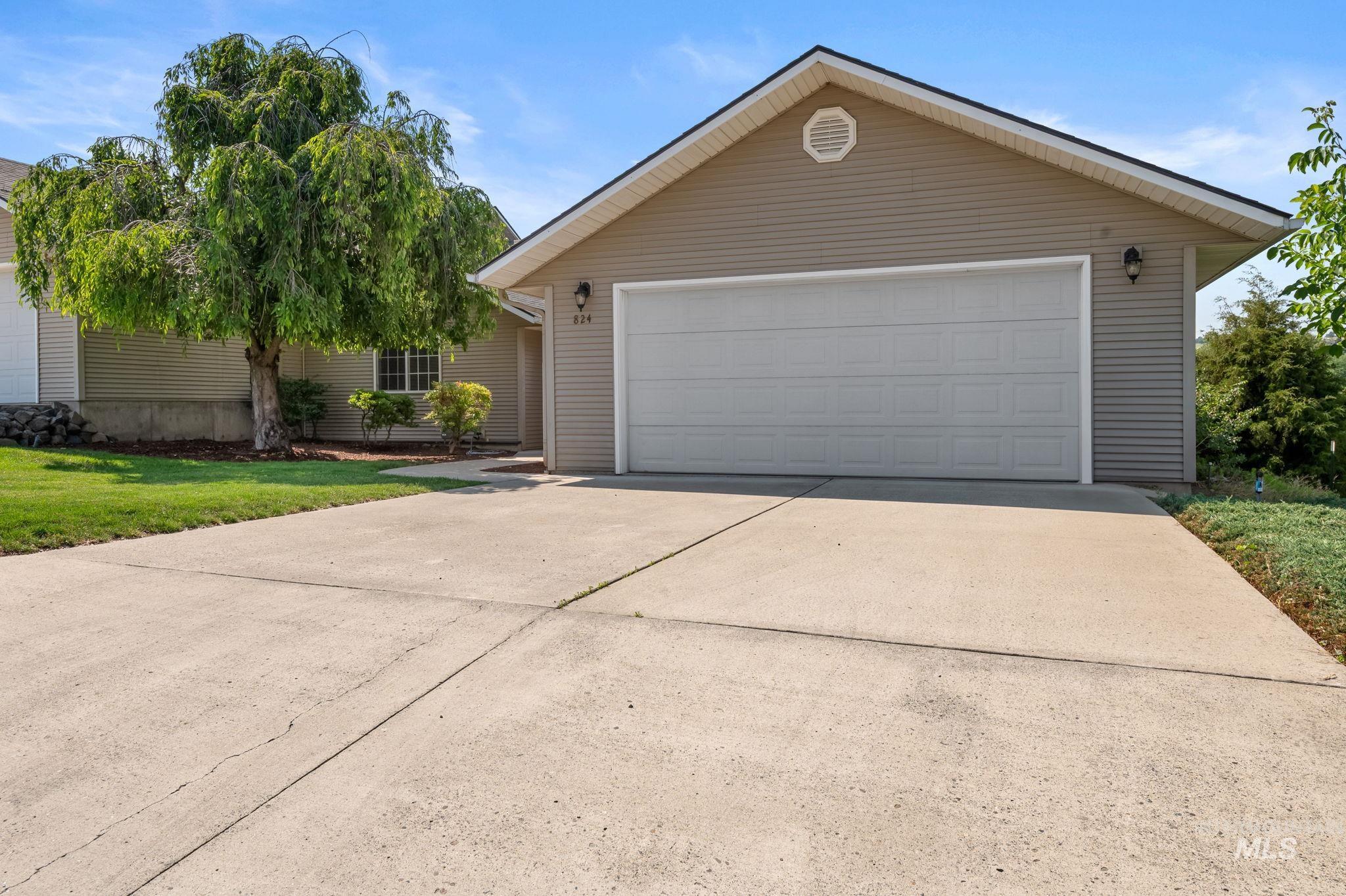 824 15th Ave, Lewiston, Idaho 83501, 4 Bedrooms, 3 Bathrooms, Residential For Sale, Price $339,900,MLS 98973663