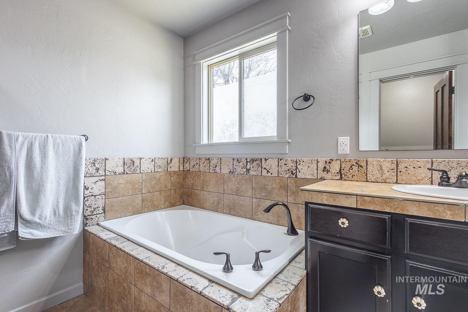 1546 Fairway St, Middleton, Idaho 83644, 3 Bedrooms, 2 Bathrooms, Residential For Sale, Price $415,000,MLS 98973664