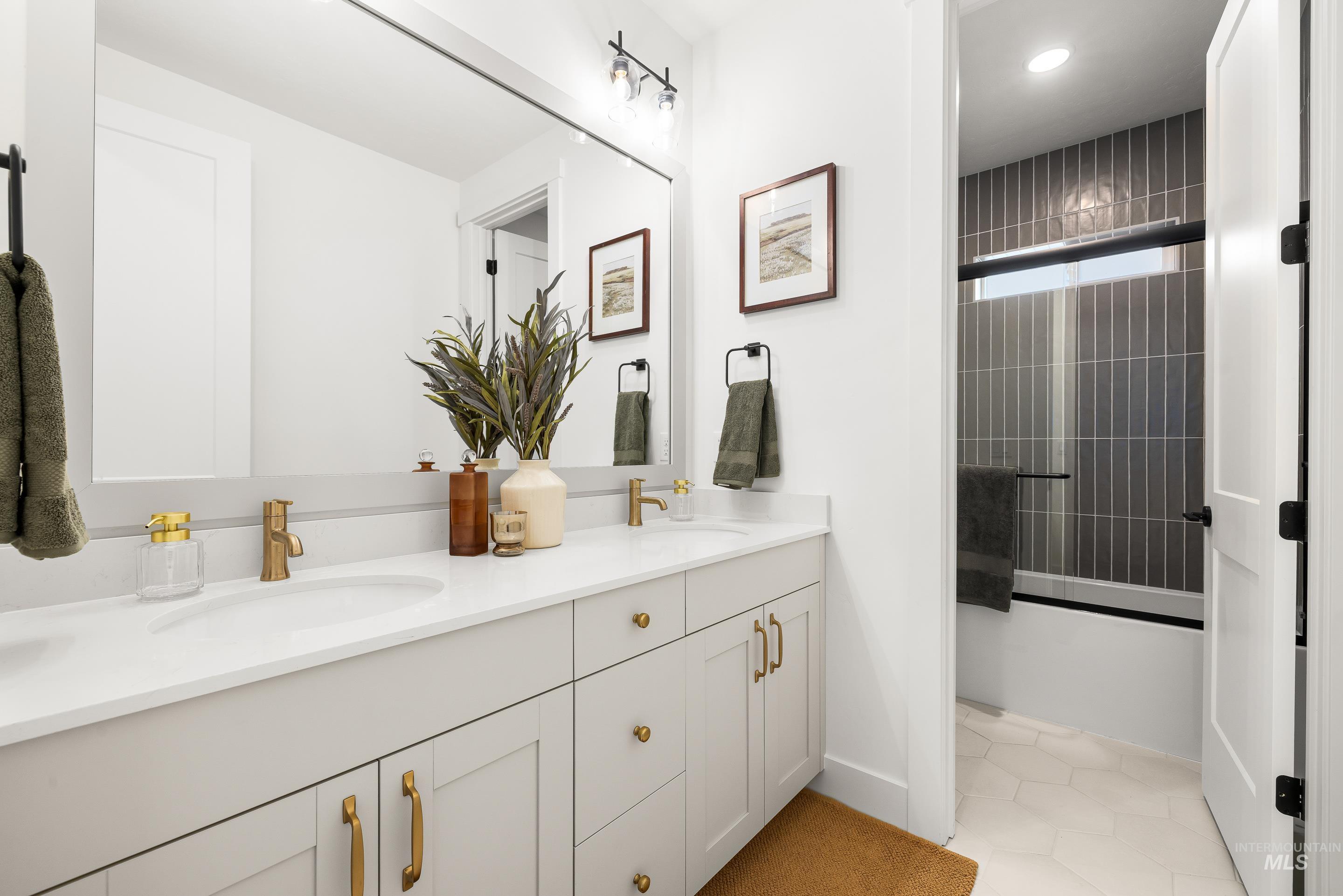 15293 Juniperwood Drive, Caldwell, Idaho 83607, 4 Bedrooms, 2.5 Bathrooms, Residential For Sale, Price $1,010,000,MLS 98973669