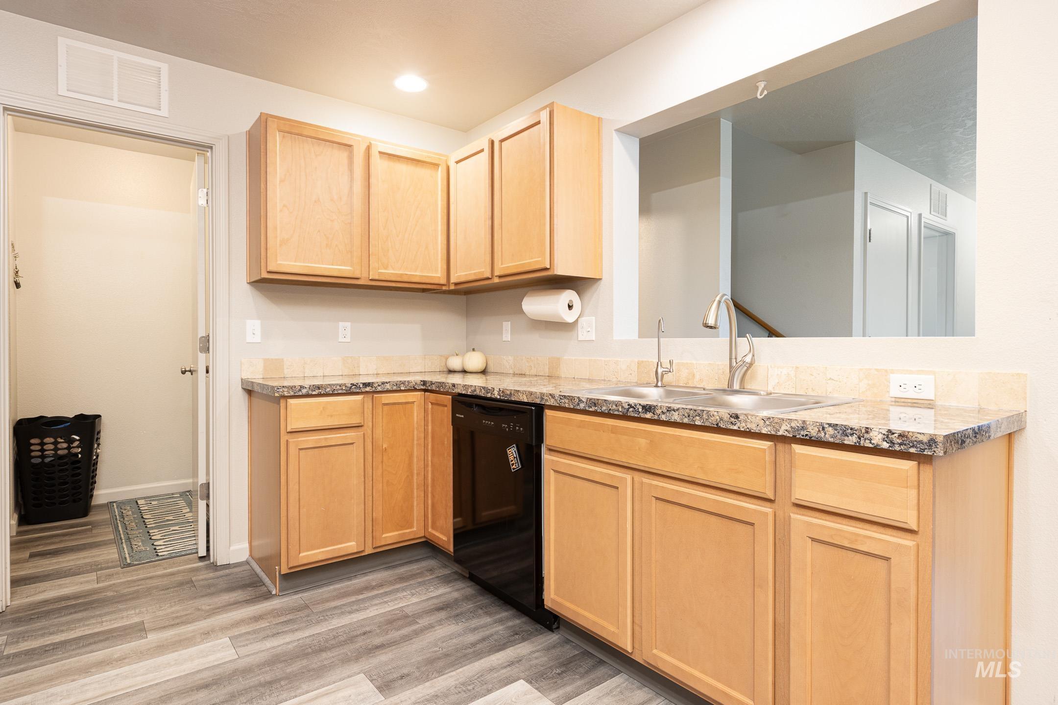 643 N Manship Ave., Meridian, Idaho 83642, 3 Bedrooms, 2.5 Bathrooms, Residential For Sale, Price $398,900,MLS 98973670