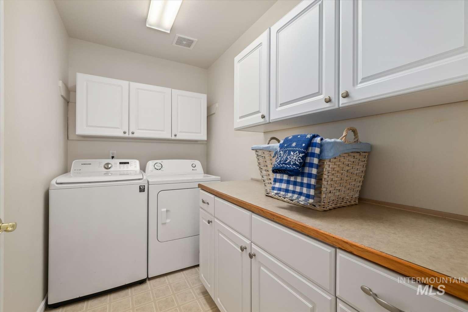 725 N Eagle Rd, Eagle, Idaho 83616, 3 Bedrooms, 3 Bathrooms, Residential For Sale, Price $624,999,MLS 98973684