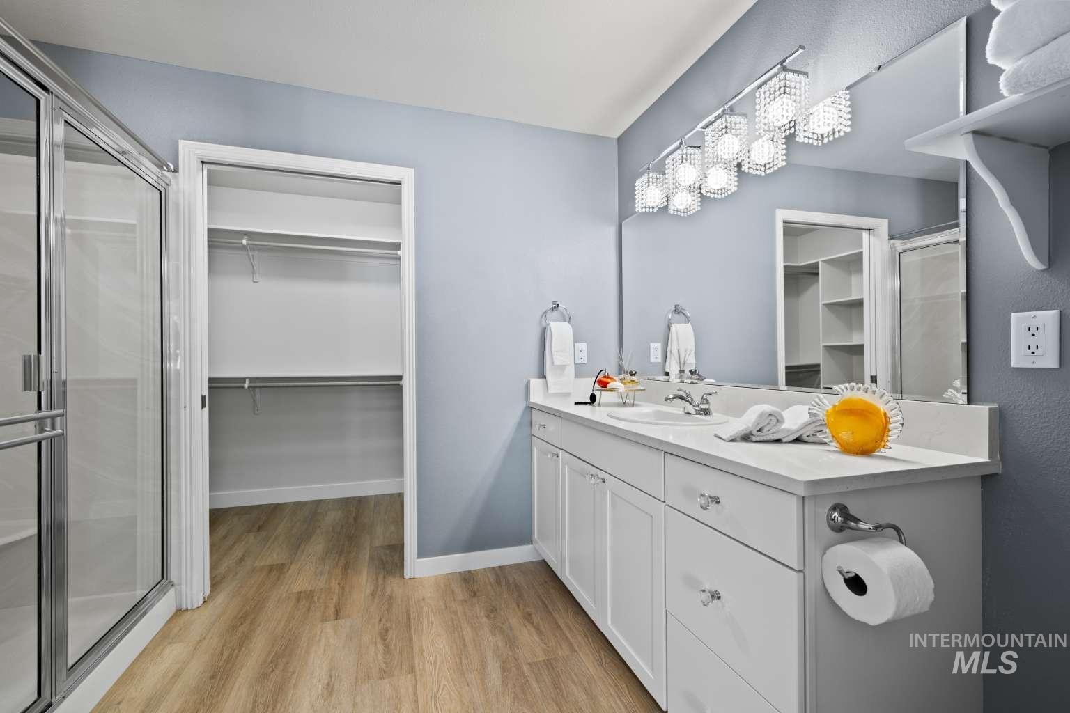 725 N Eagle Rd, Eagle, Idaho 83616, 3 Bedrooms, 3 Bathrooms, Residential For Sale, Price $624,999,MLS 98973684