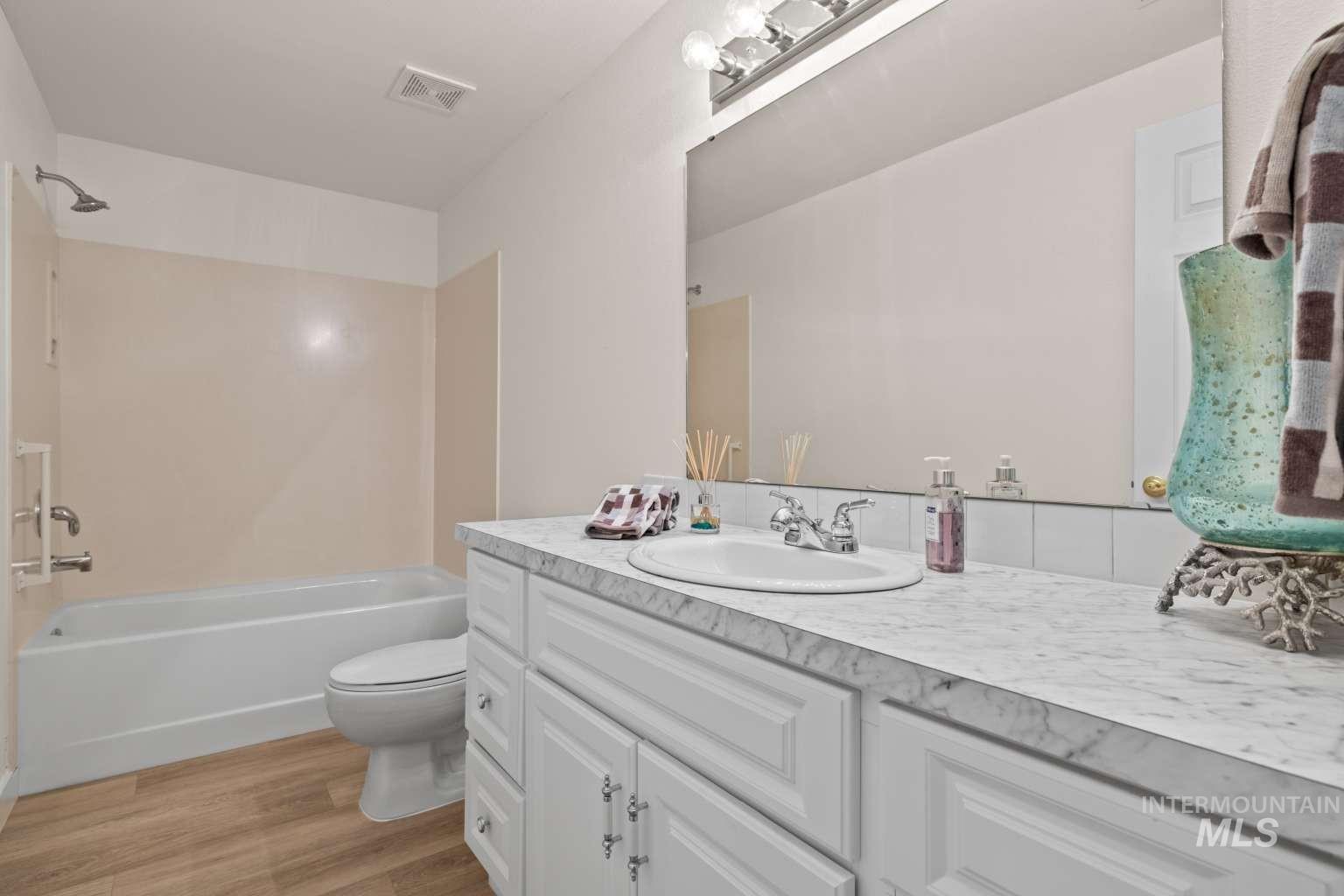 725 N Eagle Rd, Eagle, Idaho 83616, 3 Bedrooms, 3 Bathrooms, Residential For Sale, Price $624,999,MLS 98973684