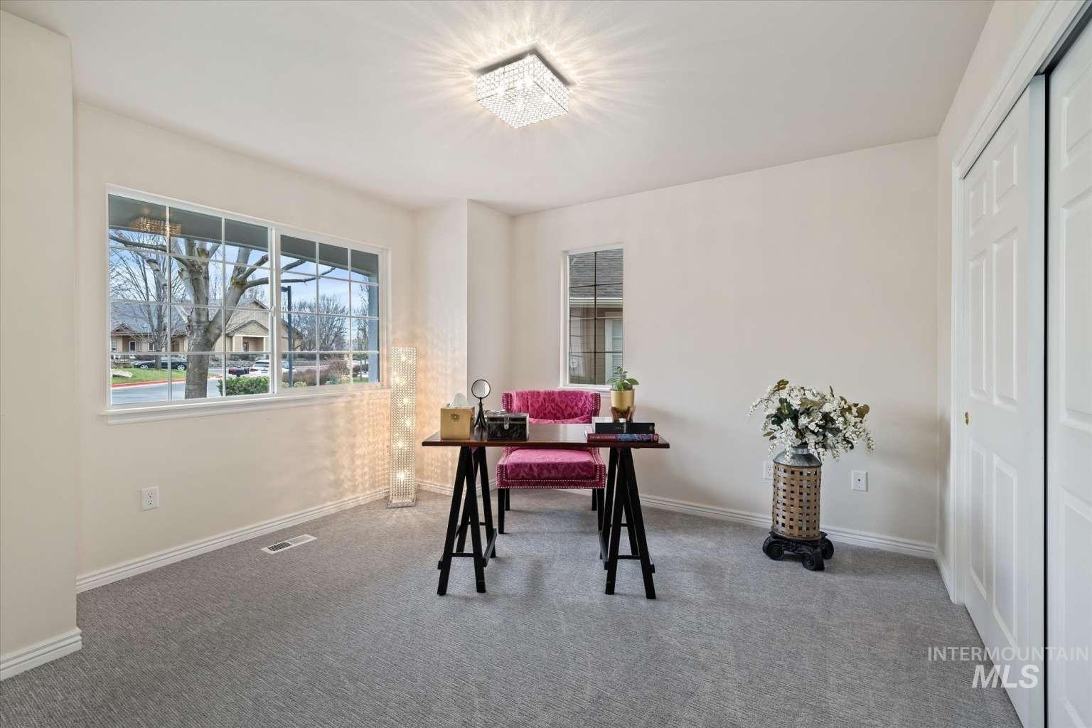 725 N Eagle Rd, Eagle, Idaho 83616, 3 Bedrooms, 3 Bathrooms, Residential For Sale, Price $624,999,MLS 98973684