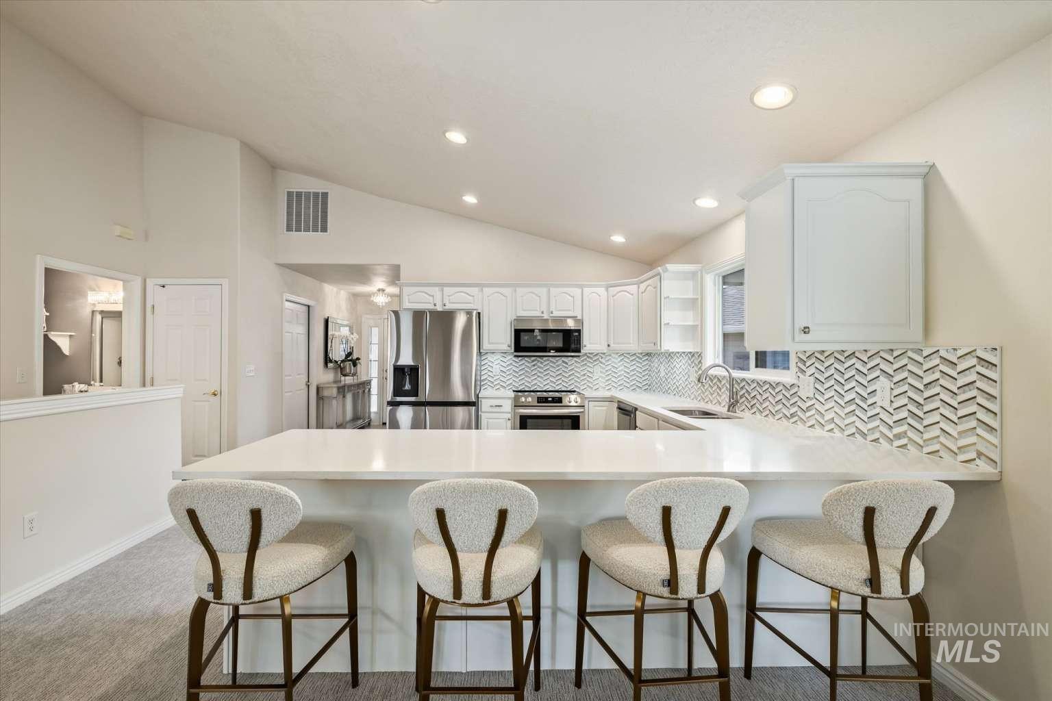 725 N Eagle Rd, Eagle, Idaho 83616, 3 Bedrooms, 3 Bathrooms, Residential For Sale, Price $624,999,MLS 98973684