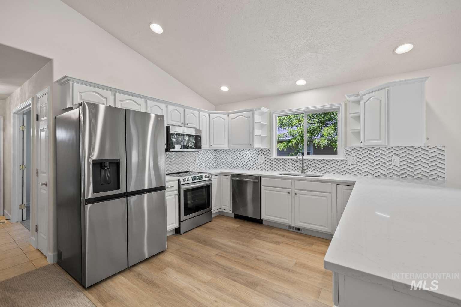 725 N Eagle Rd, Eagle, Idaho 83616, 3 Bedrooms, 3 Bathrooms, Residential For Sale, Price $624,999,MLS 98973684