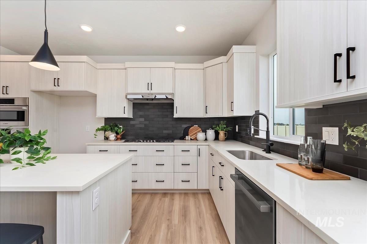 2829 Warlander, Meridian, Idaho 83642, 5 Bedrooms, 2.5 Bathrooms, Residential For Sale, Price $669,900,MLS 98973690