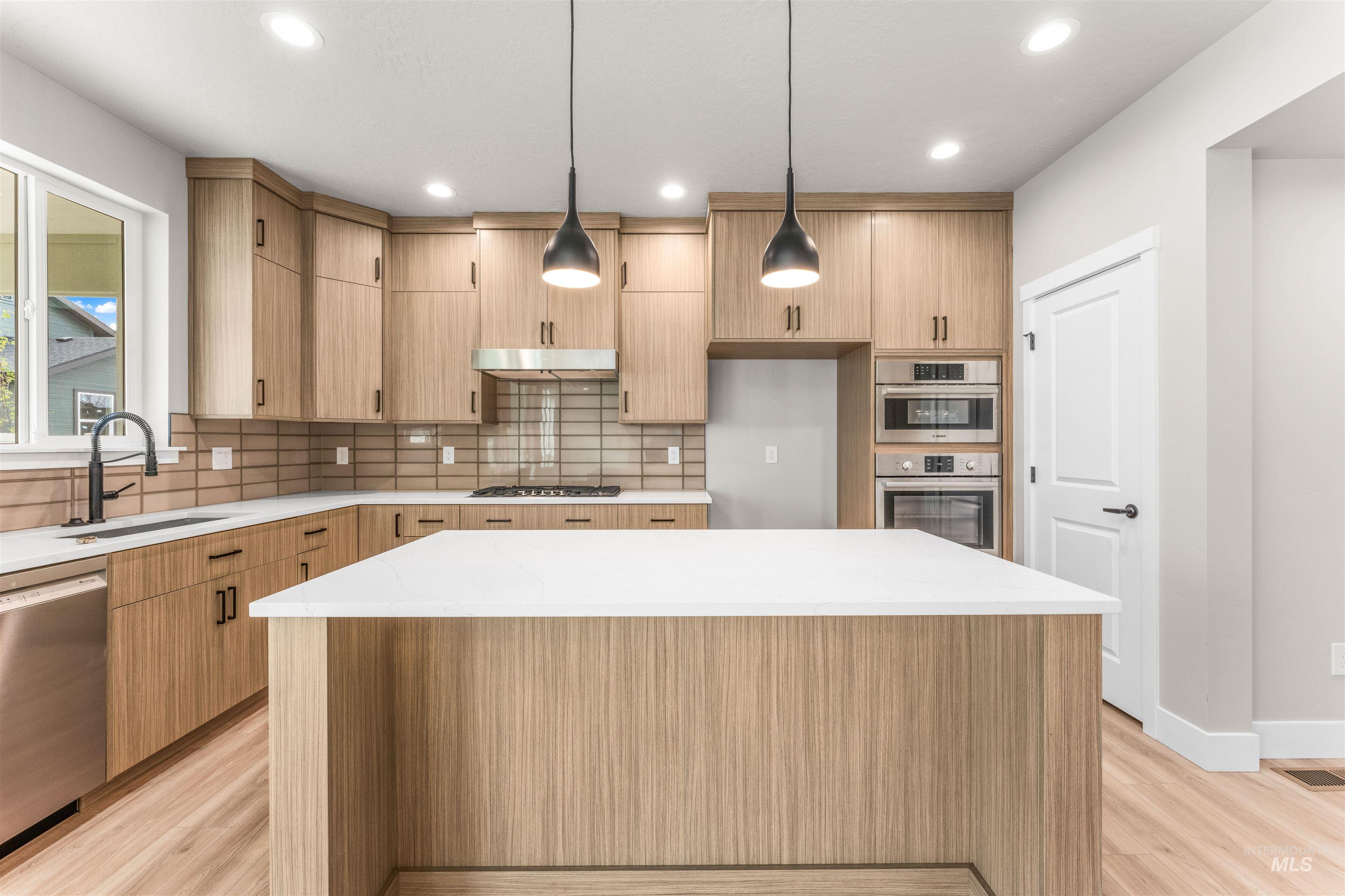 2829 Warlander, Meridian, Idaho 83642, 5 Bedrooms, 2.5 Bathrooms, Residential For Sale, Price $659,900, 98973690