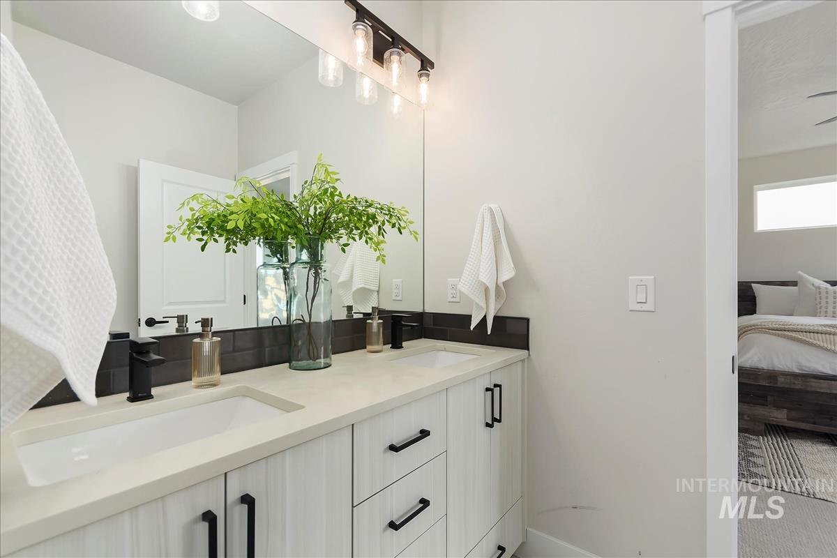 2829 Warlander, Meridian, Idaho 83642, 5 Bedrooms, 2.5 Bathrooms, Residential For Sale, Price $669,900,MLS 98973690