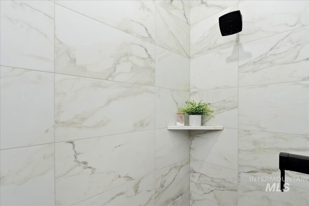 2829 Warlander, Meridian, Idaho 83642, 5 Bedrooms, 2.5 Bathrooms, Residential For Sale, Price $669,900,MLS 98973690